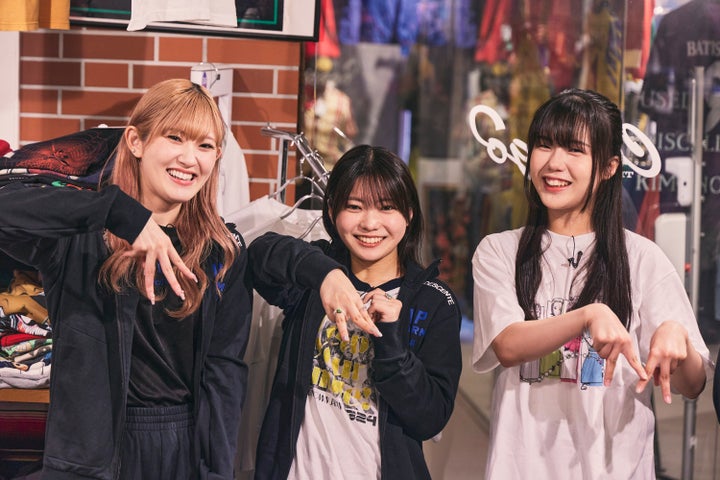 アンジュルムのNEWシングル発売&佐々木莉佳子卒業記念特番、ロケやラジオで60分!YouTubeで番外編も公開! アンジュルムのNEWシングル発売&佐々木莉佳子卒業記念特番、ロケやラジオで60分!YouTubeで番外編も公開!