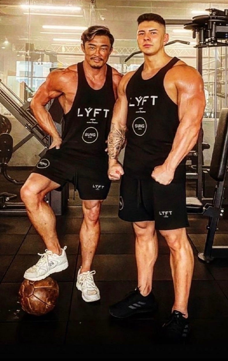 エドワード加藤選手(総合格闘家・秋山成勲選手と)