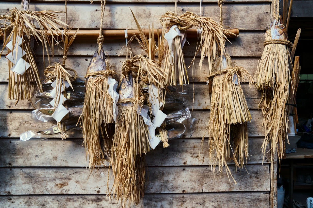 古来から日本に伝わる鰹節の「原点」が、この鰹の塩漬けを干した保存食「潮かつお」。今や西伊豆町でしか製造されていない