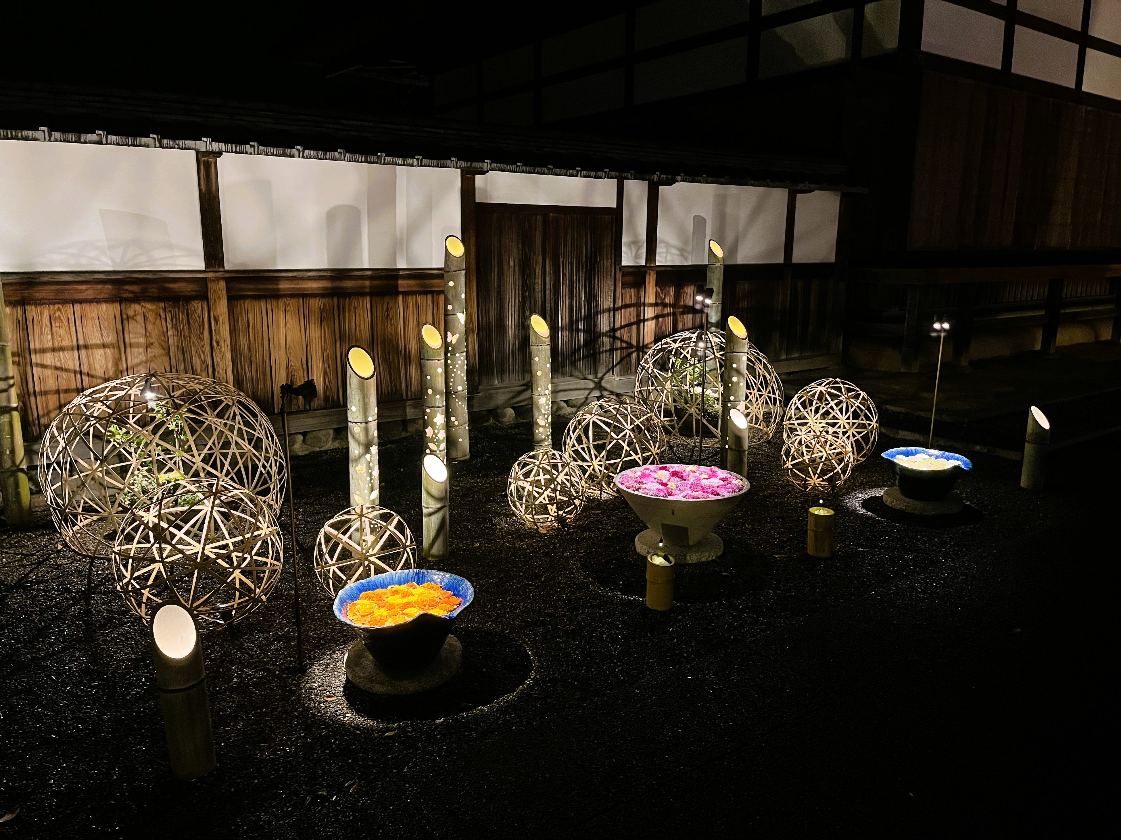 竹灯りと花手水