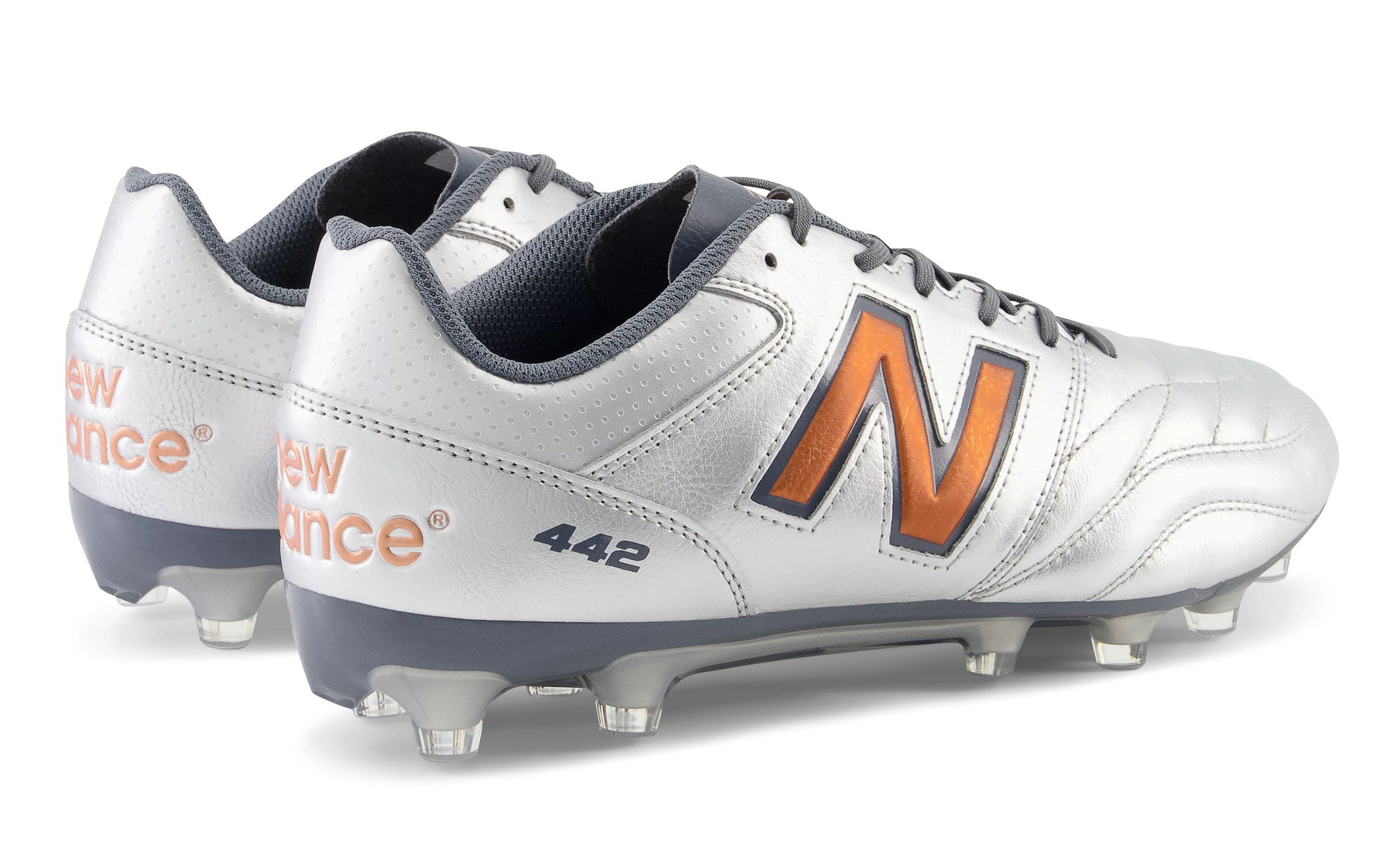 ニューバランス フットボールスパイク 「Furon v7」と「442 v2