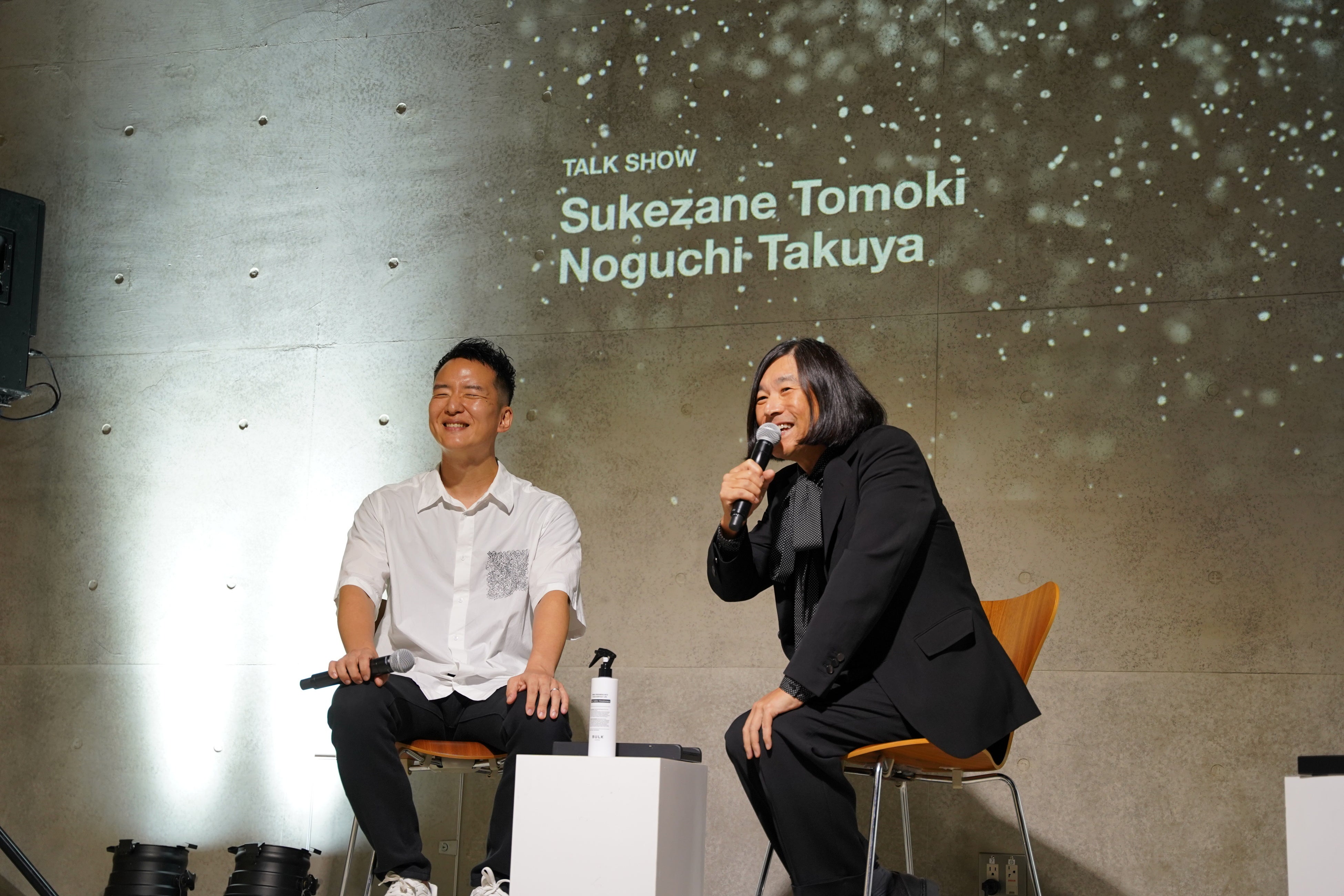 （左）バルクオム 代表取締役CEO 野⼝ 卓也（右）スタイリスト　ファッションエディターの祐真 朋樹⽒