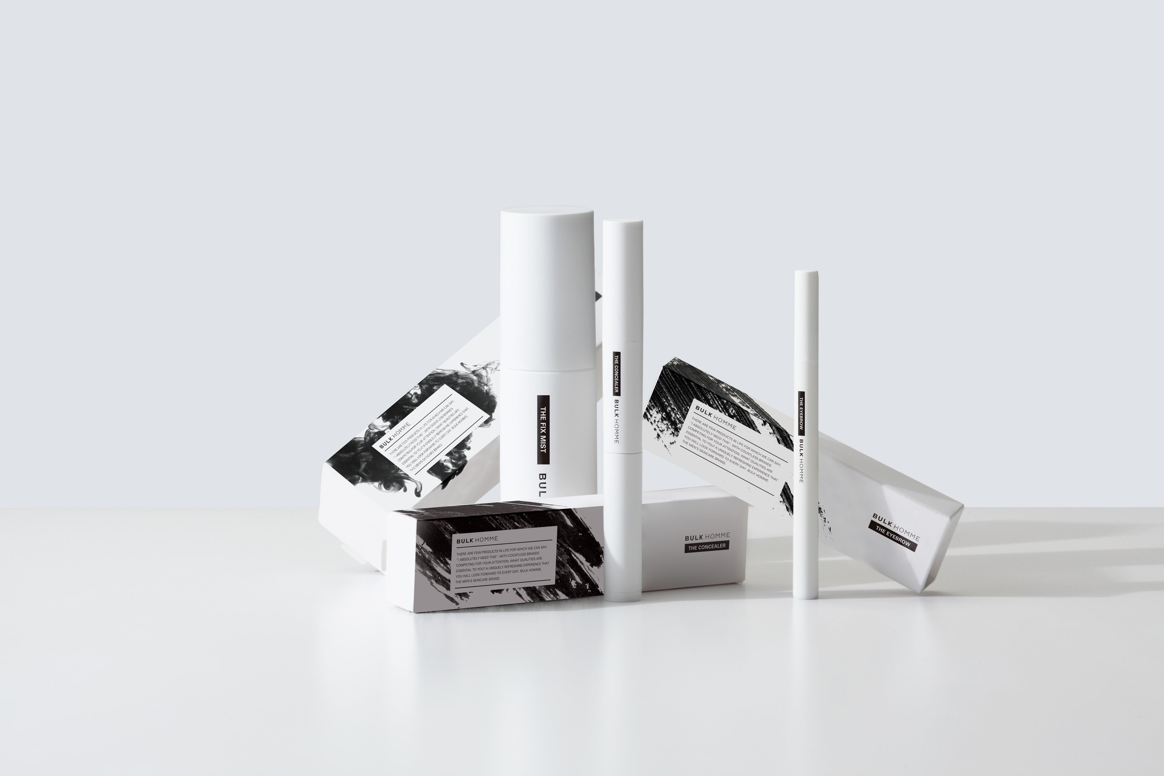 左から『THE FIX MIST』『THE CONCEALER』『THE EYEBROW』