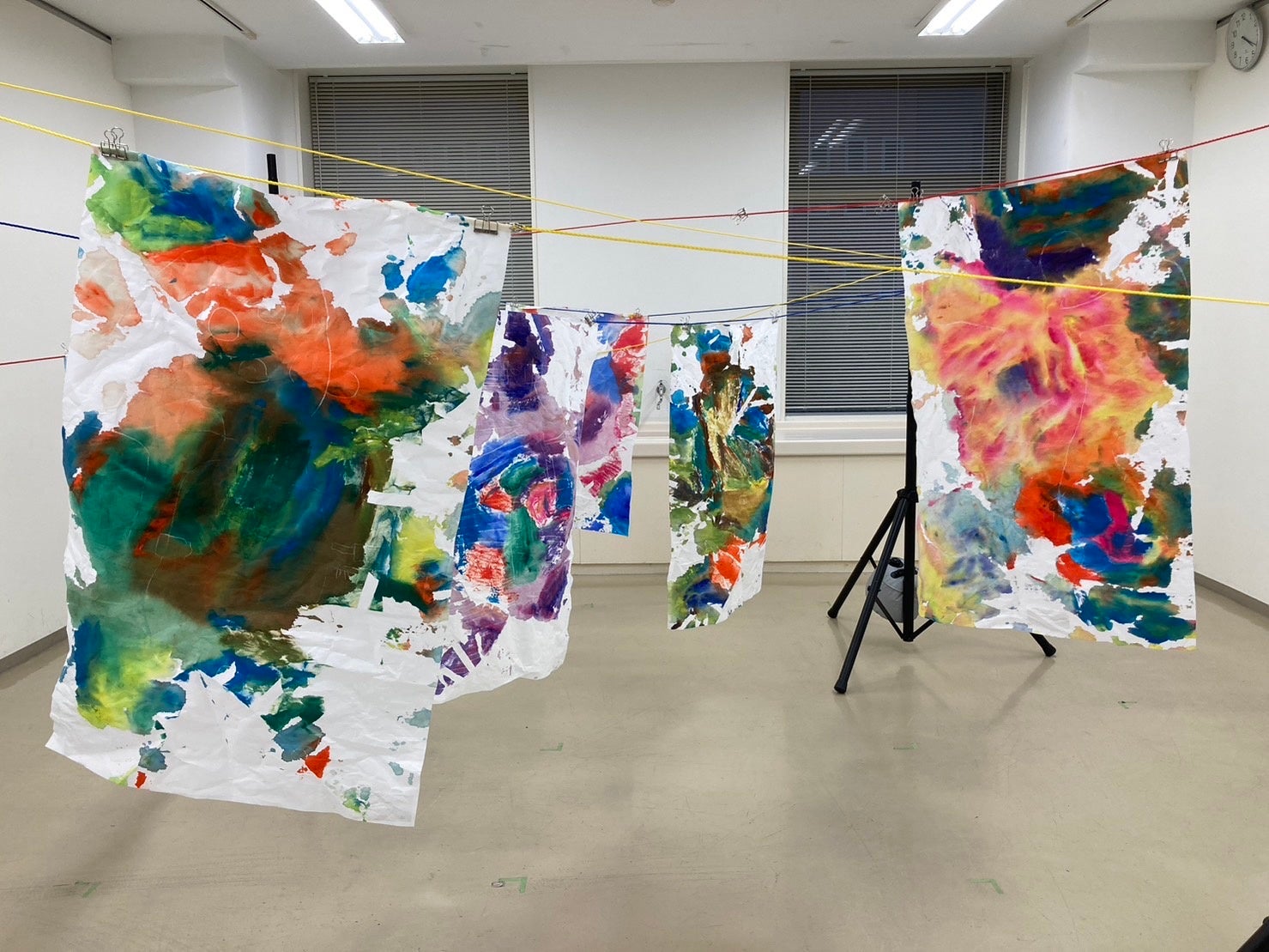 現代アーティストが講師となる、こどもアート学科でのワークショップ 