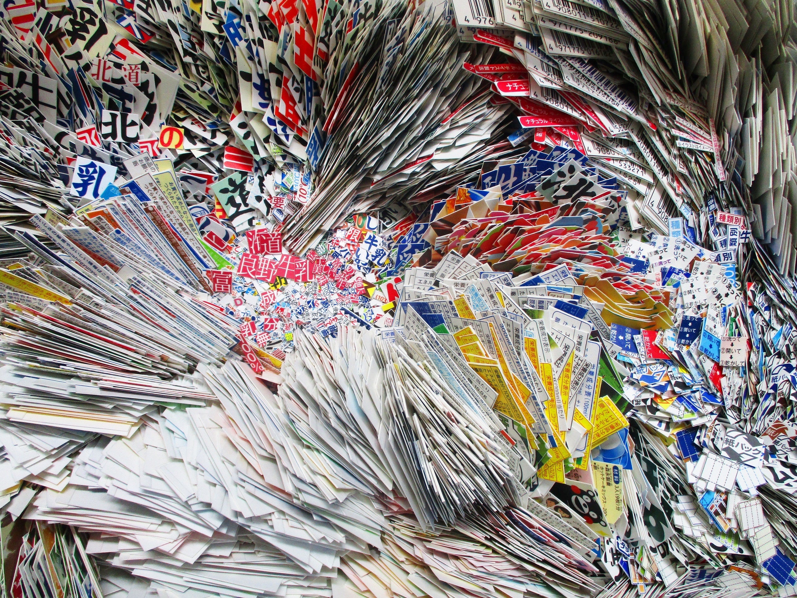 ７. 中根恭子 《牛乳パック》2014年〜進行中 記録写真