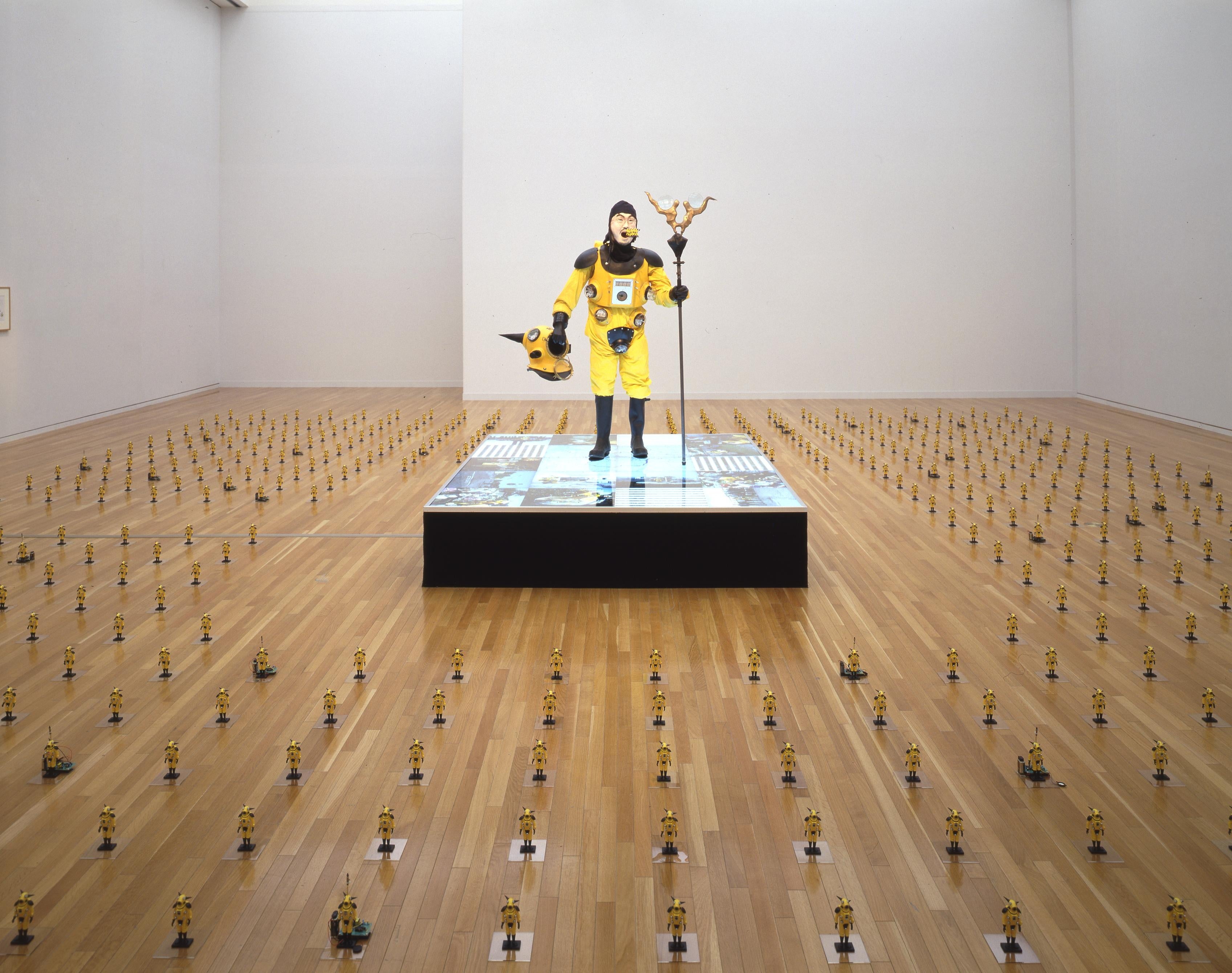 ２. ヤノベ ケンジ《アトムスーツ･プロジェクト：大地のアンテナ》2000年 ミクストメディア