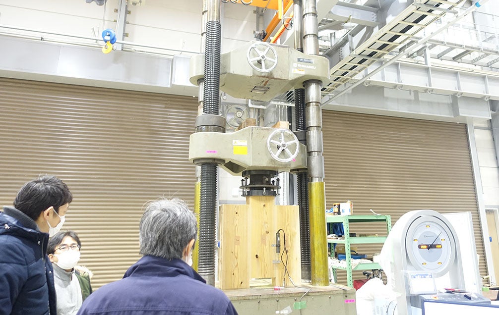 重ね梁の荷重試験