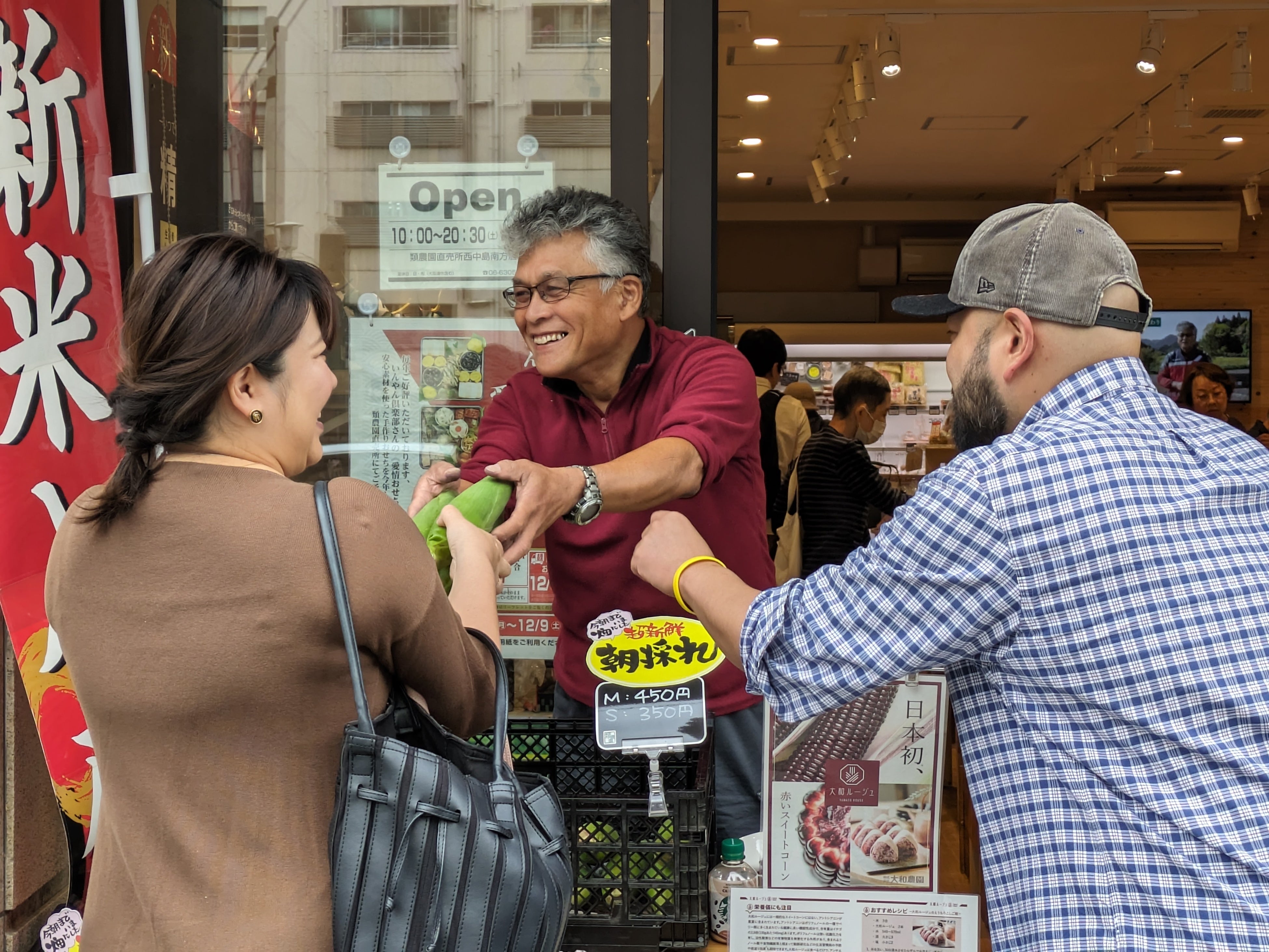 店頭での販売風景