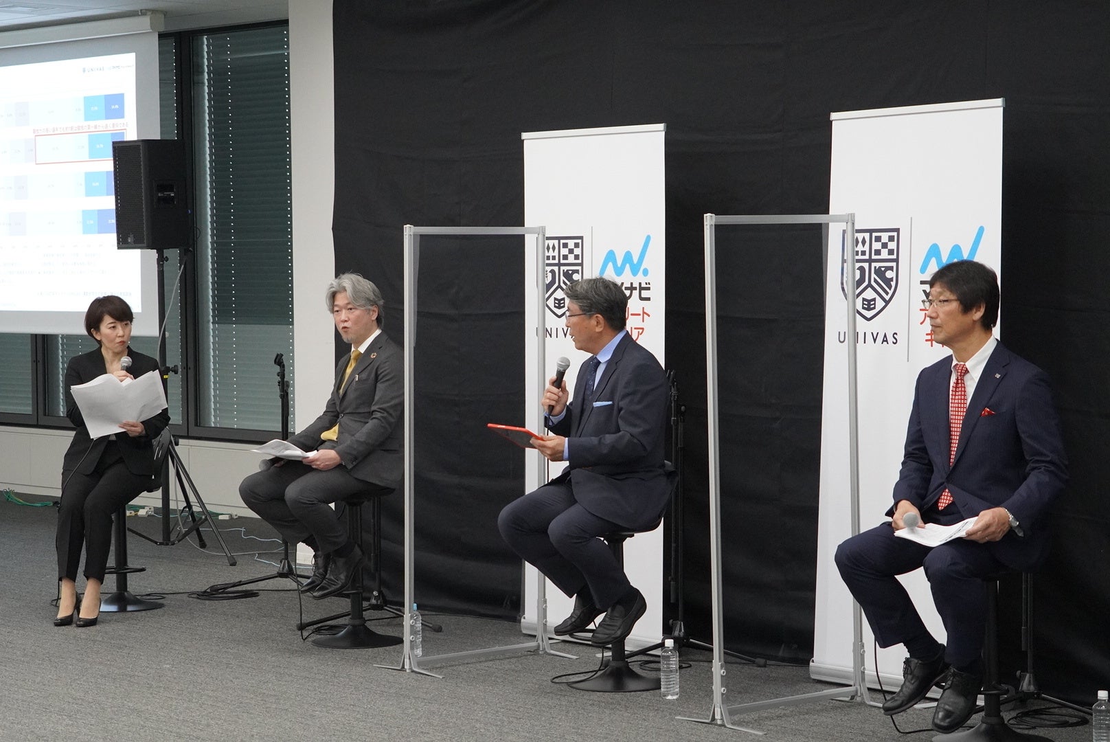 (写真左)株式会社マイナビ アスリートキャリア事業室 室長 木村雅人、(写真中央)帝京大学 スポーツ局 局長 岩出雅之氏(帝京大学ラグビー部前監督)、(写真右)立命館学園副総長・立命館大学副学長/一般社団法人大学スポーツ協会 理事 伊坂忠夫氏