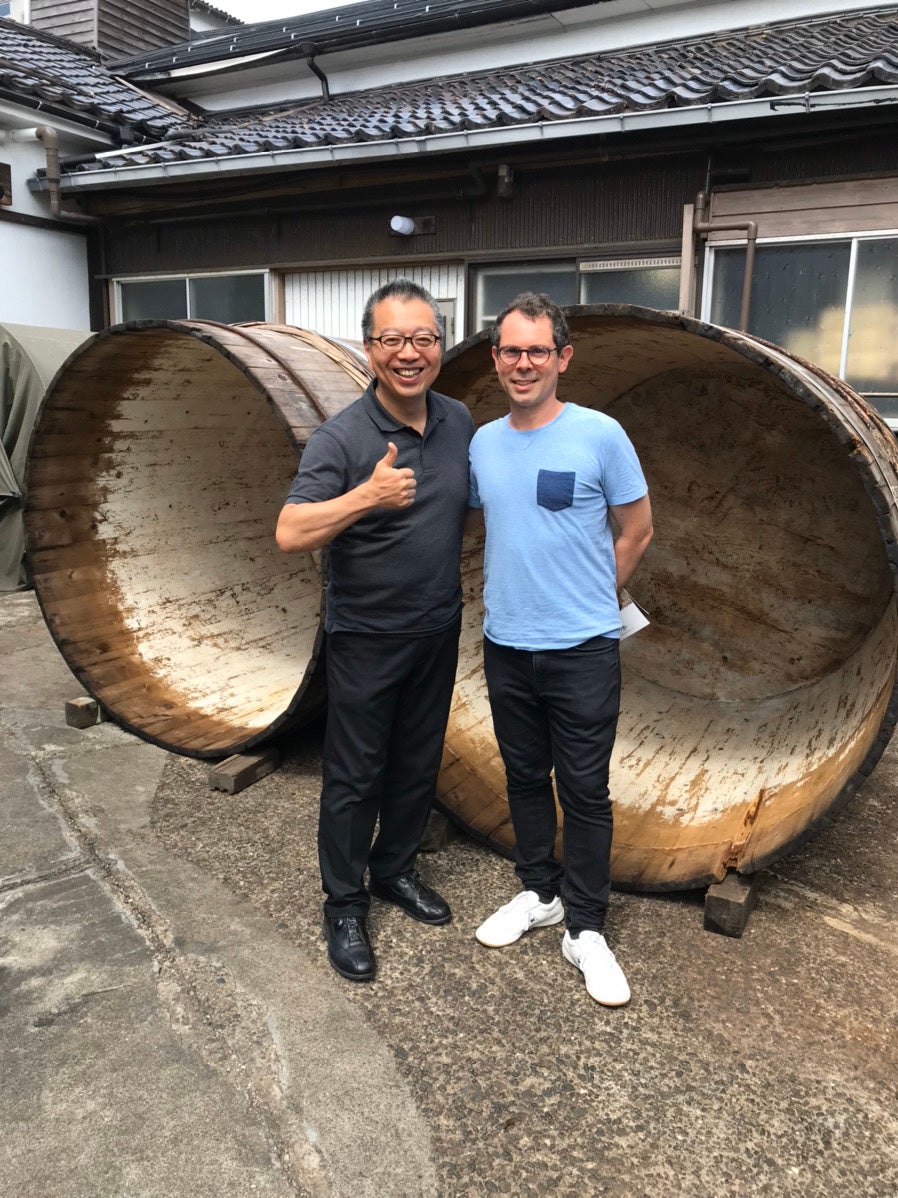 親交の深いフランス・パリのシェフ パスカル・バルボ氏(右)と当代蔵元(左)
