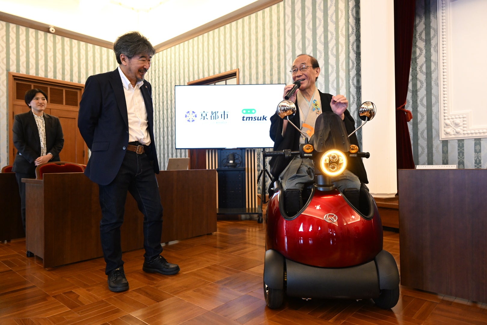 2023年9月8日 協定式を京都市役所にて実施（右：京都市 門川市長、左：テムザック 髙本代表取締役議長 ）