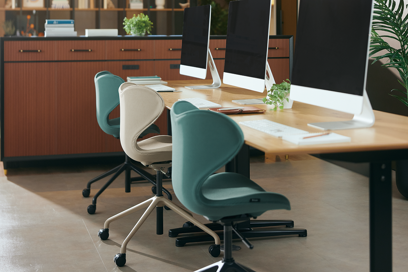 在宅ワークでもオフィスでも使えるキャスタータイプ2機種が登場