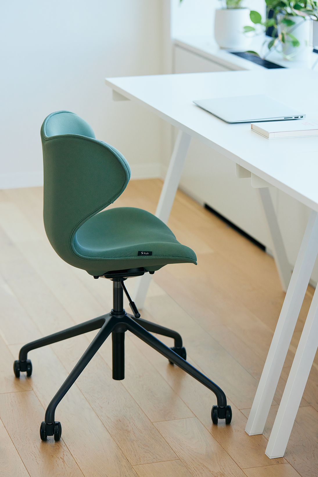 MTG Style Chair PMC オフィスチェア 在宅ワークでもオフィスでも使えるキャスタータイプ2機種が登場「Style