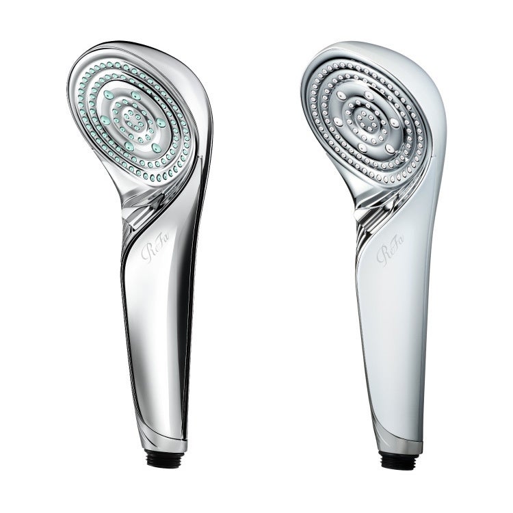 シャワーホースのカラーにまでこだわった、洗練された印象のバス