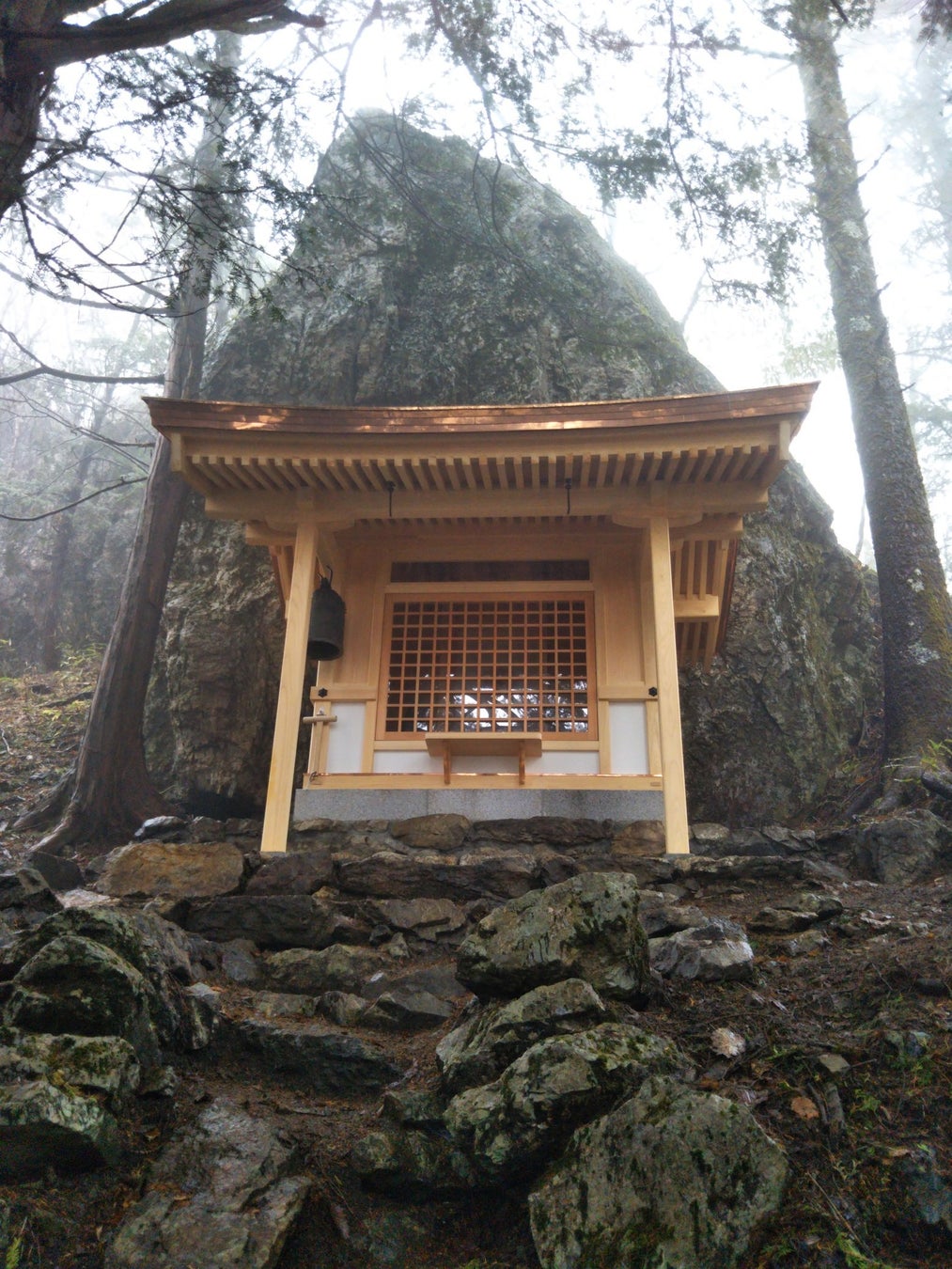 七ツ石神社