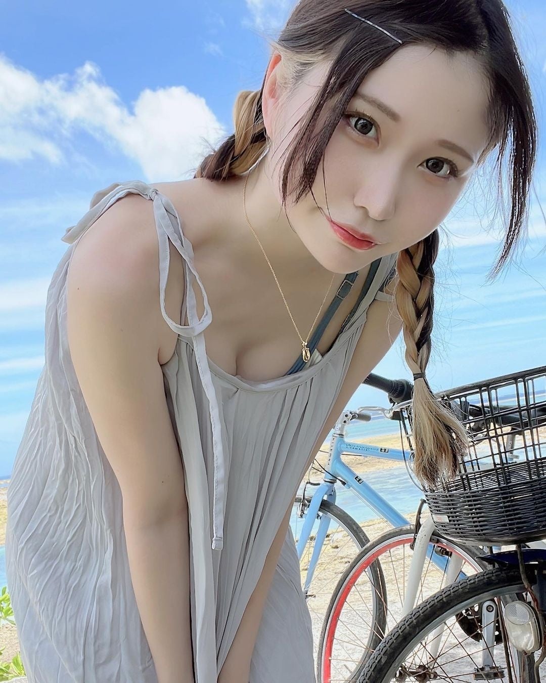 芽衣のバックグラウンドと経歴