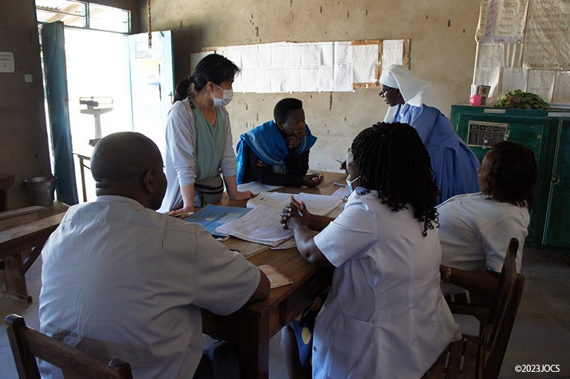 診療所スタッフとのミーティング