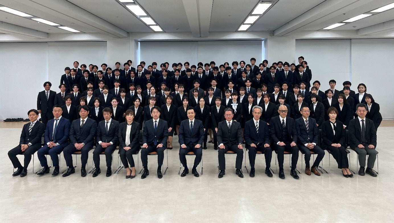 当社入社式 集合写真