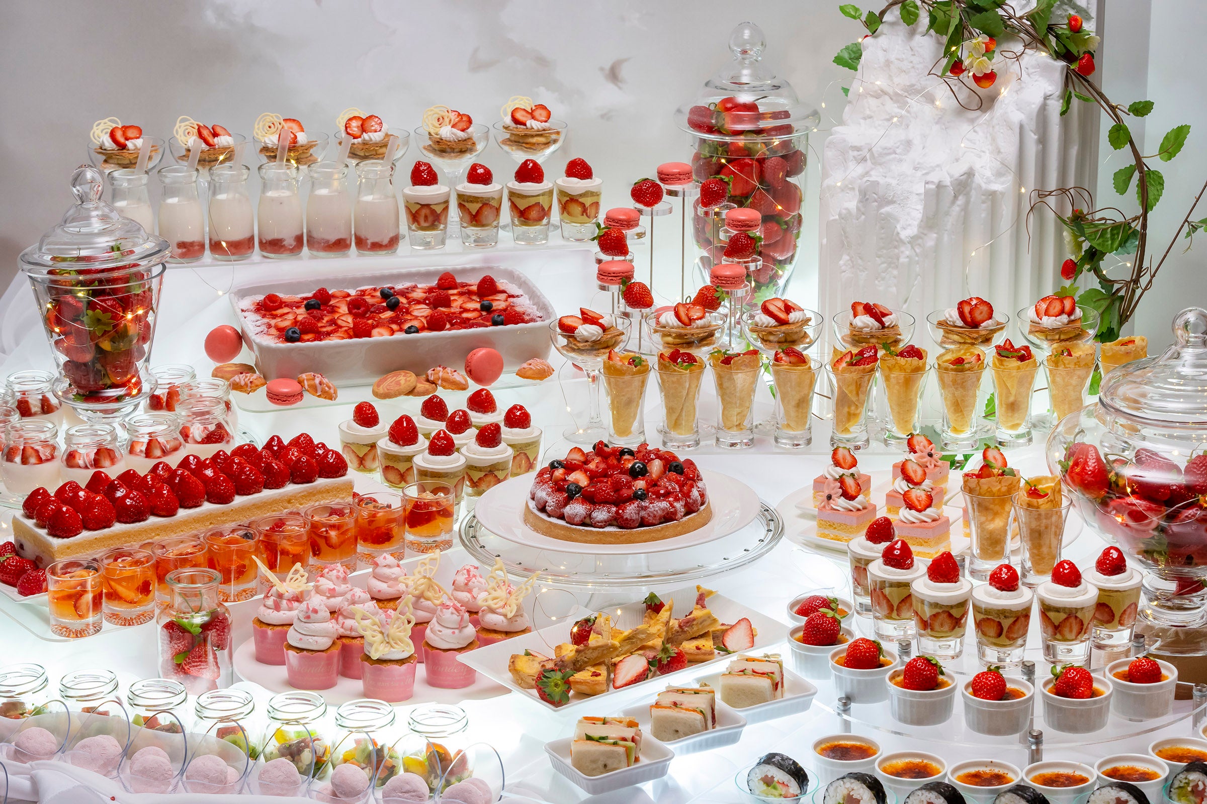 「ストロベリーデザートビュッフェ ～美しきいちごの世界～」イメージ
