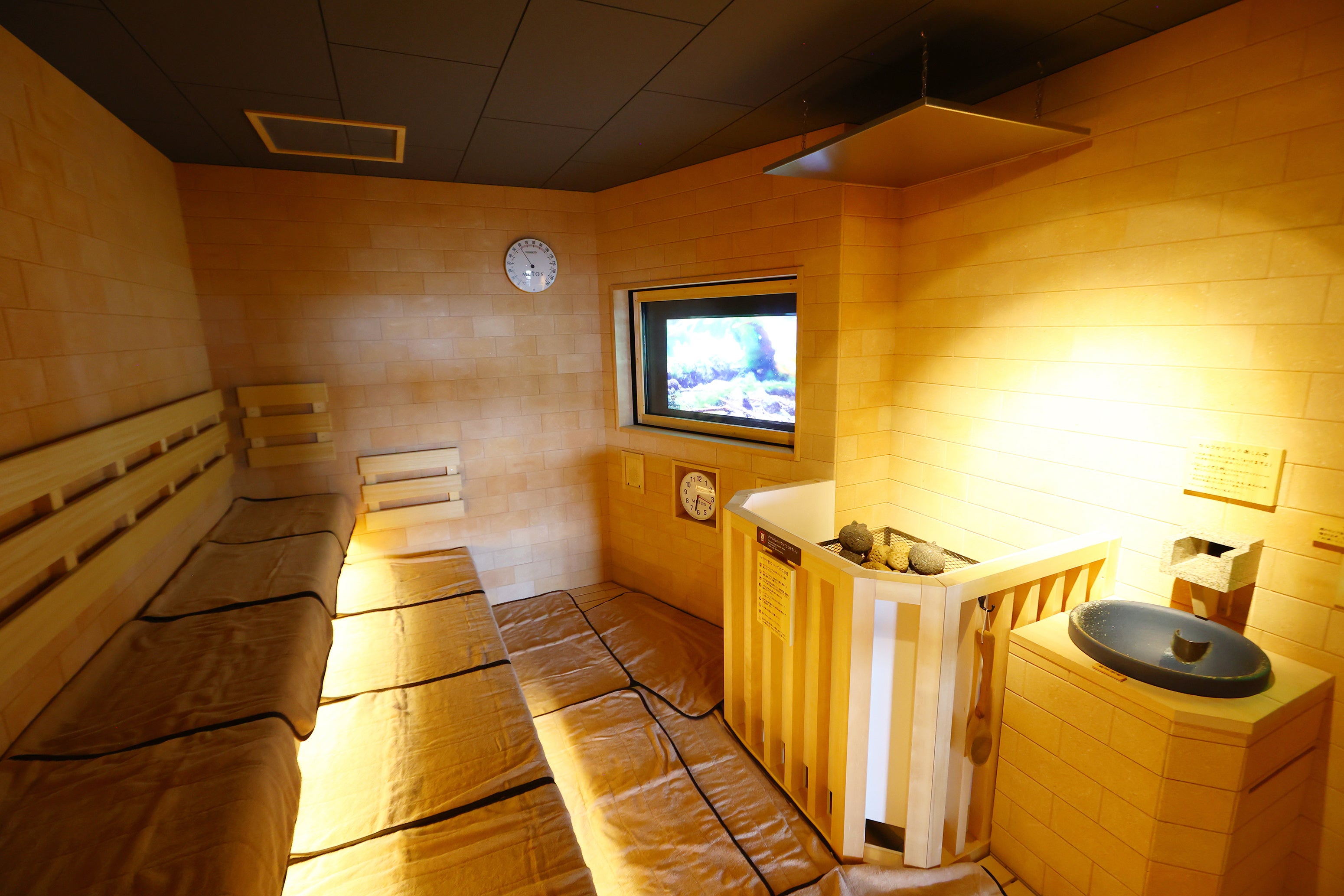 サウナ(セルフロウリュ完備)