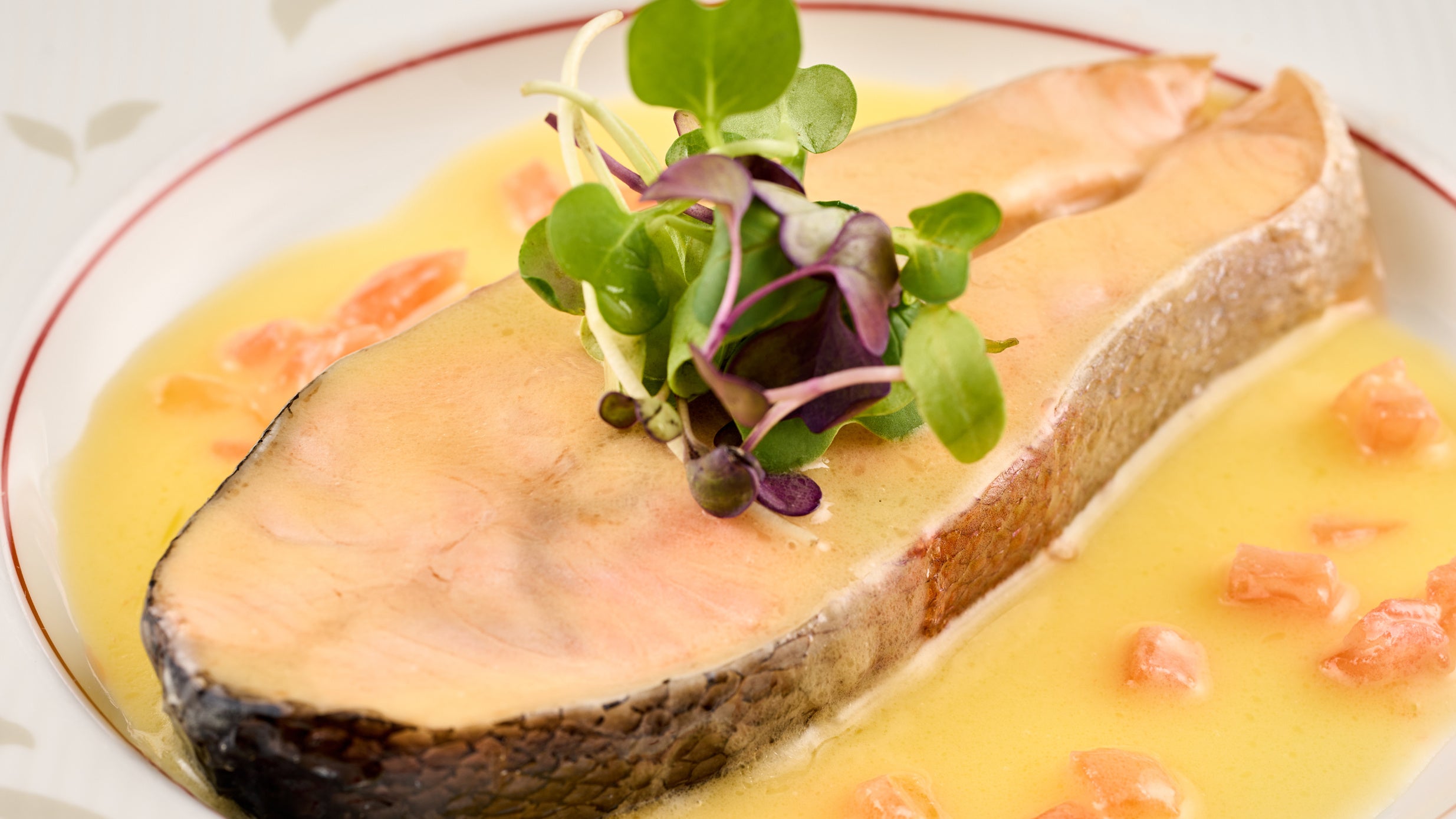 北海道二海サーモンの白ワイン蒸し  ソースブールブラン