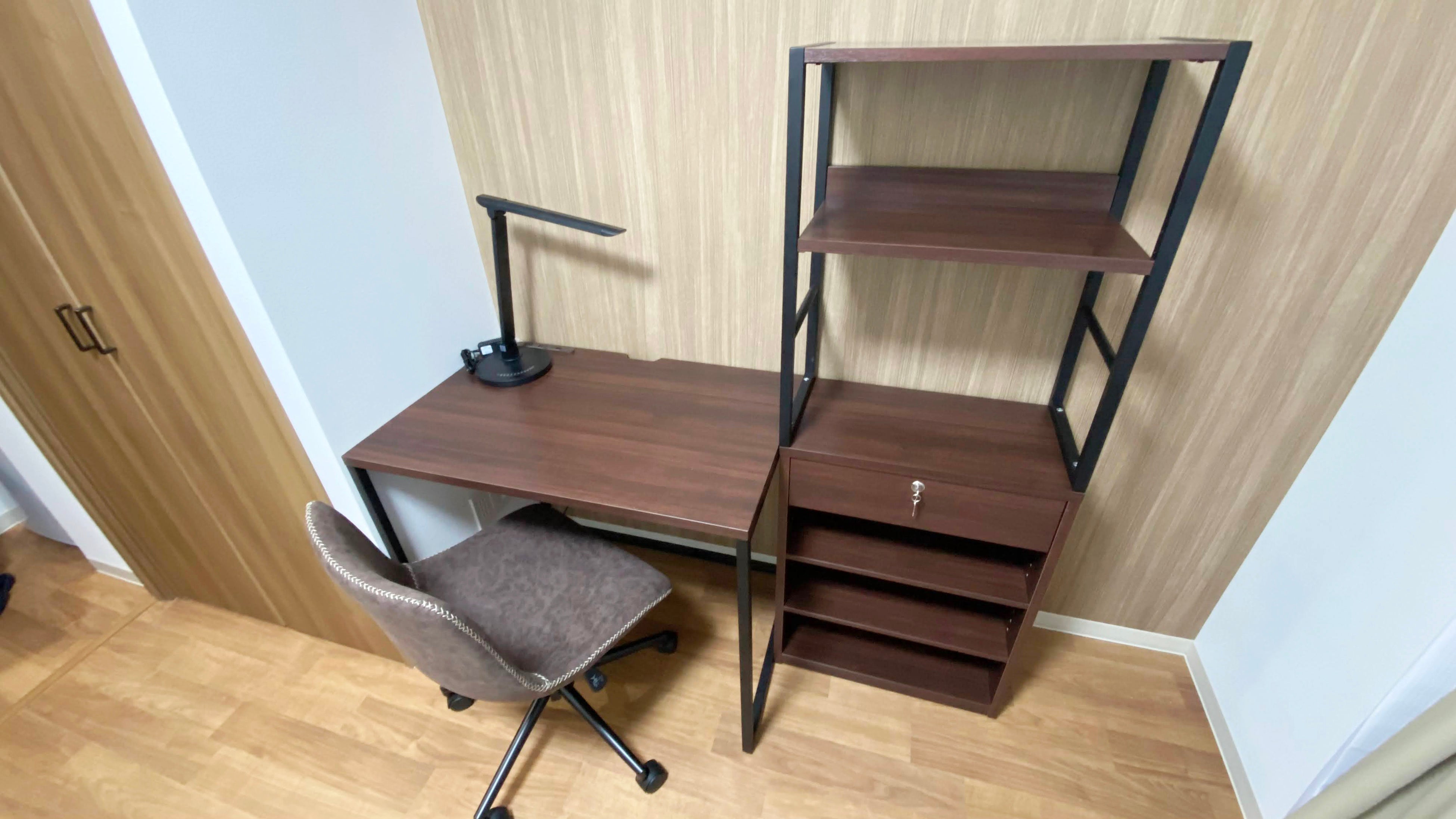 デスク・椅子