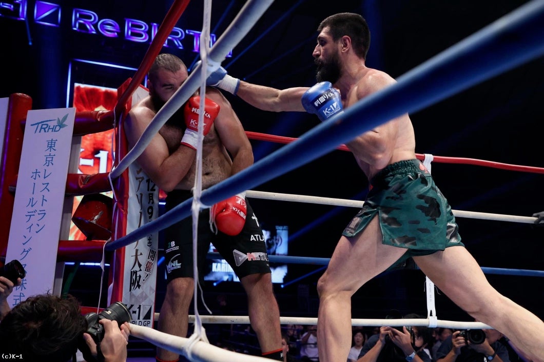 クラウディオ・イストラテ VS シナ・カリミアン