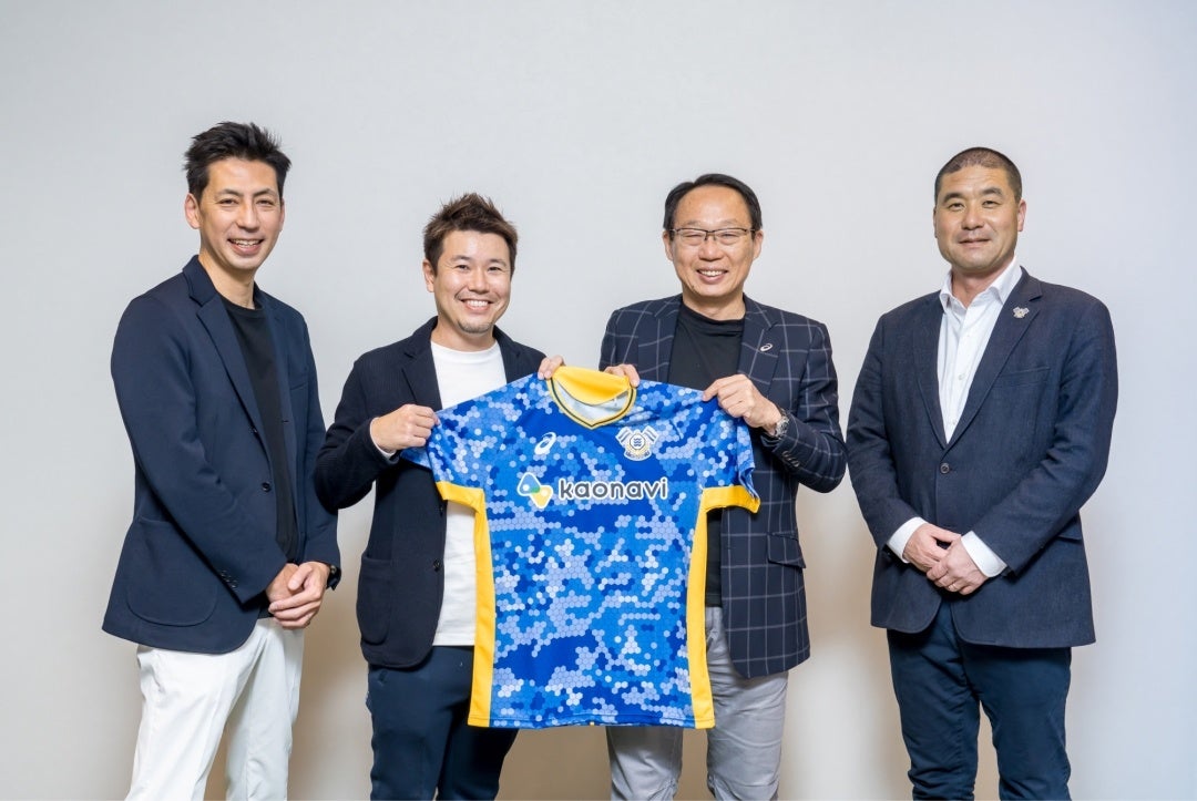 左より、当社 代表取締役 Co-CEO 柳橋 仁機、代表取締役社長 Co-CEO 佐藤 寛之、株式会社今治.夢スポーツ 代表取締役会長 岡田 武史氏、代表取締役社長 矢野 将文氏