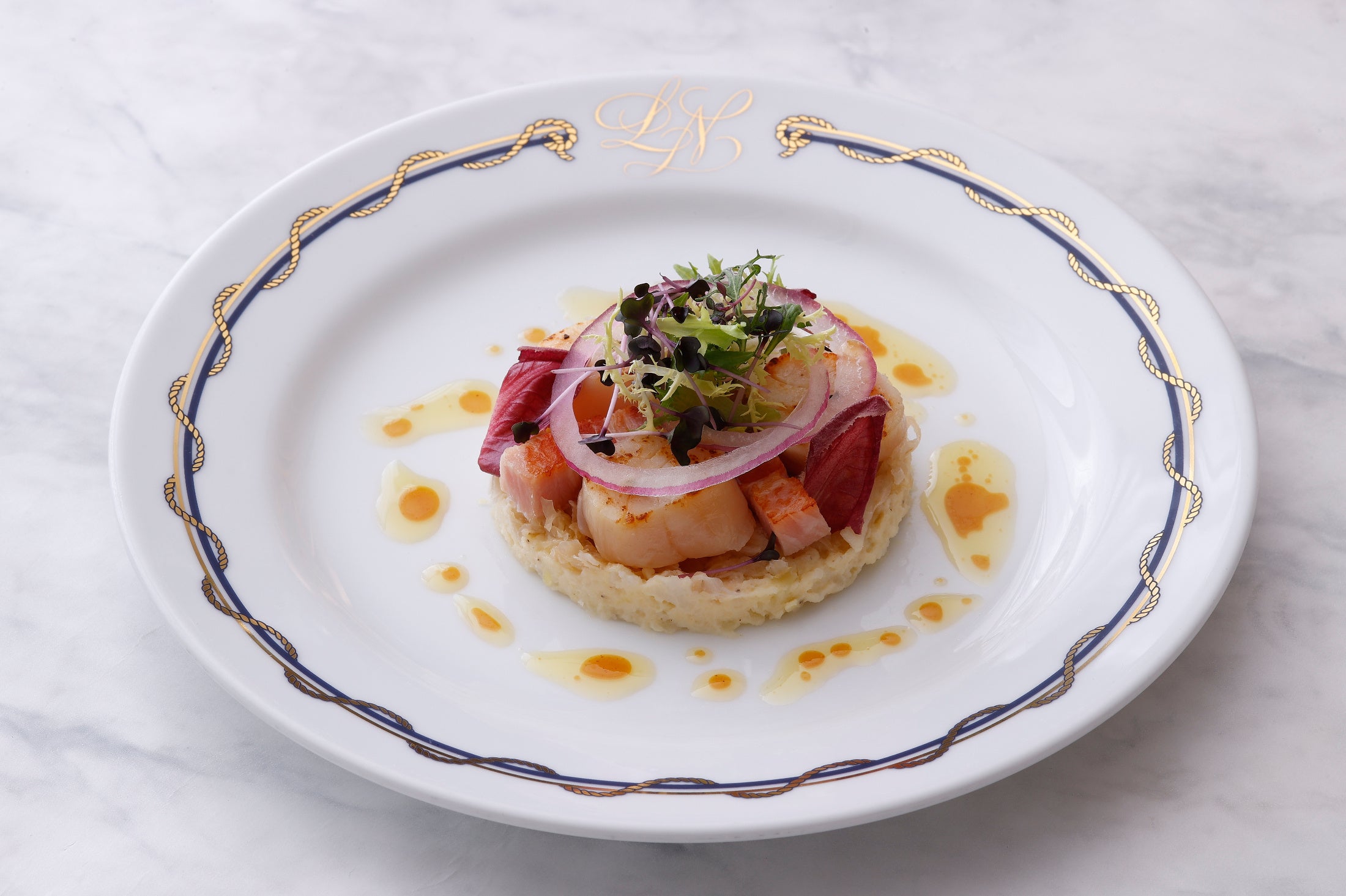 帆立貝のリソレ シュークルート風 サラダ添え