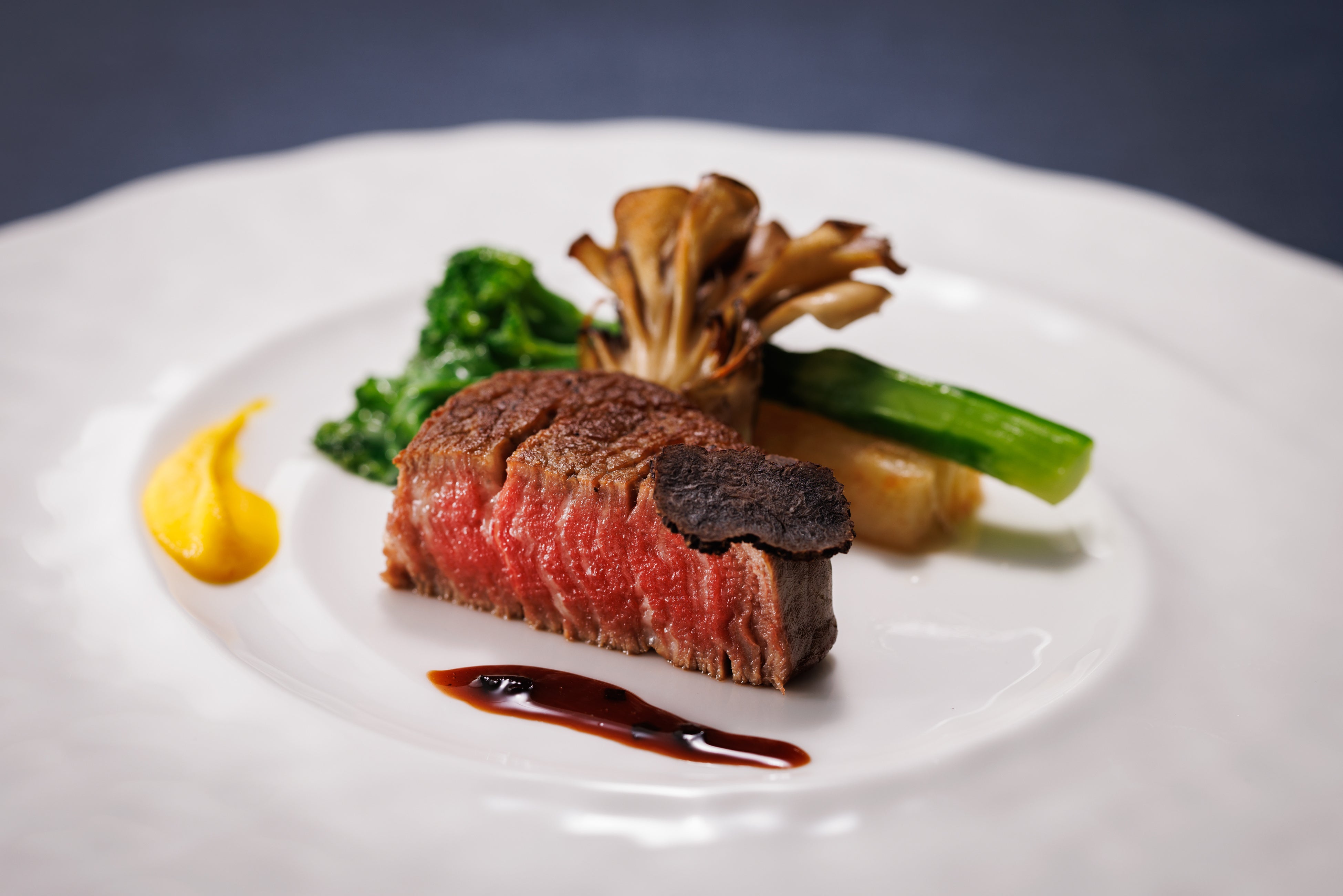 クリスマスディナーコース（黒毛和牛フィレステーキ 赤ワイン香る黒トリュフソース ポムアンナ添え）_イメージ