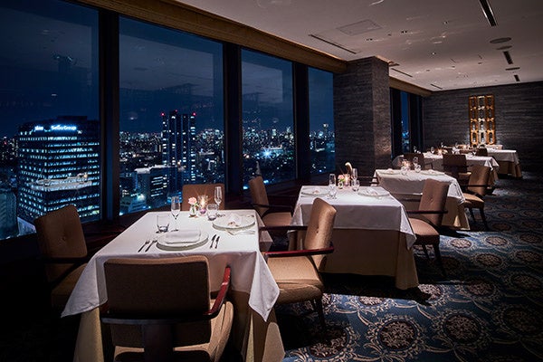 「エスト」店内（夜）