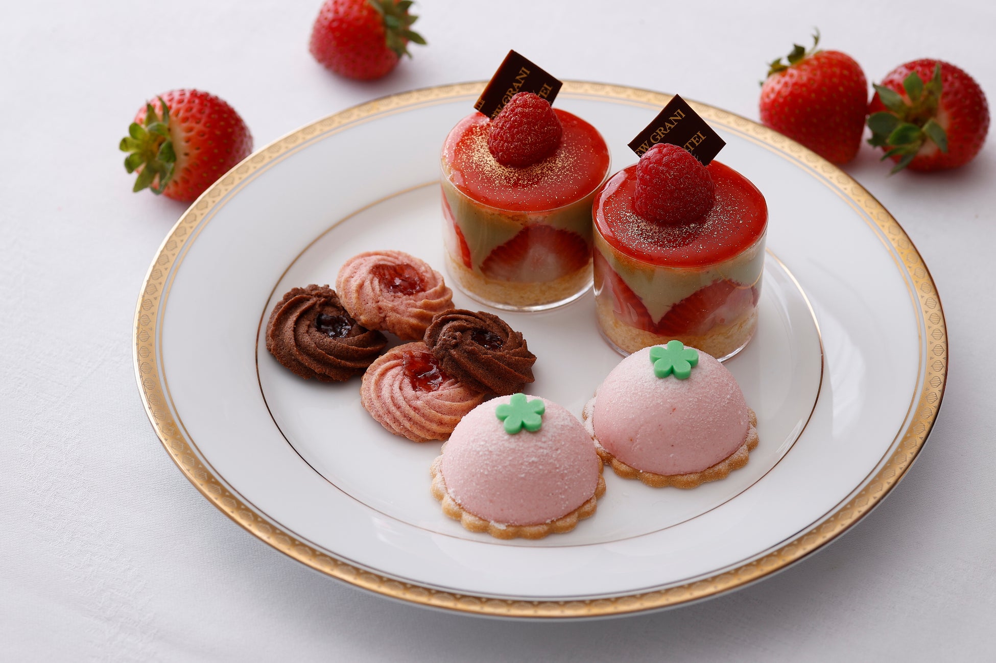 「苺のアフタヌーンティー」(中段)