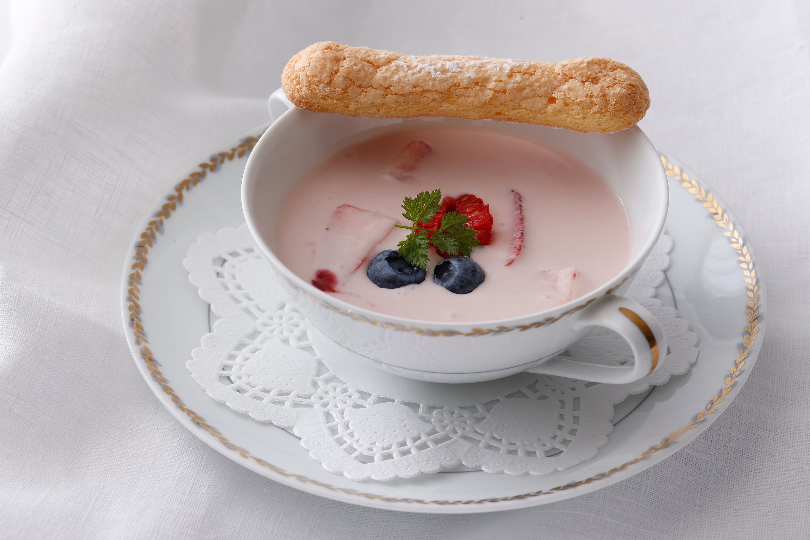 温かい苺のスープ（デザート）