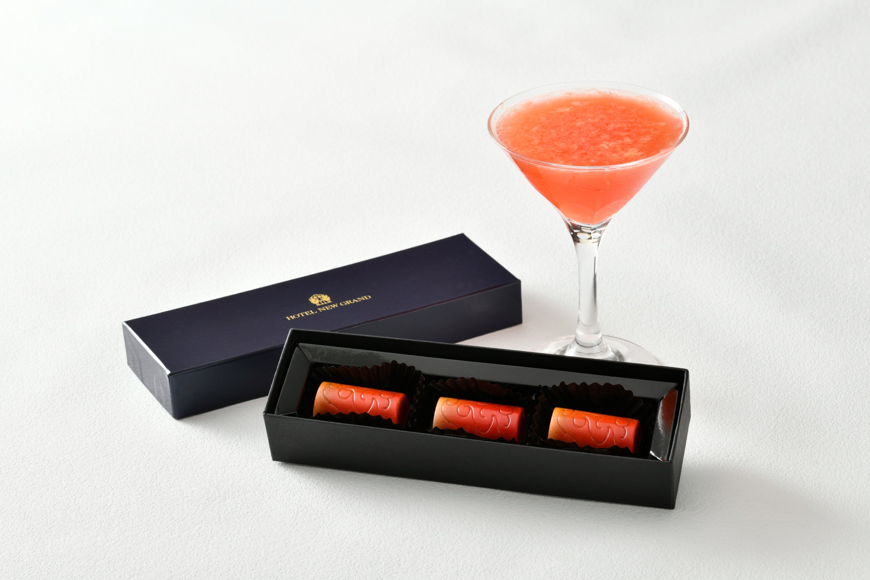 人気のカクテル“ヨコハマ”をオマージュしたバレンタインおすすめ商品　オリジナル商品「チョコレート ヨコハマ」