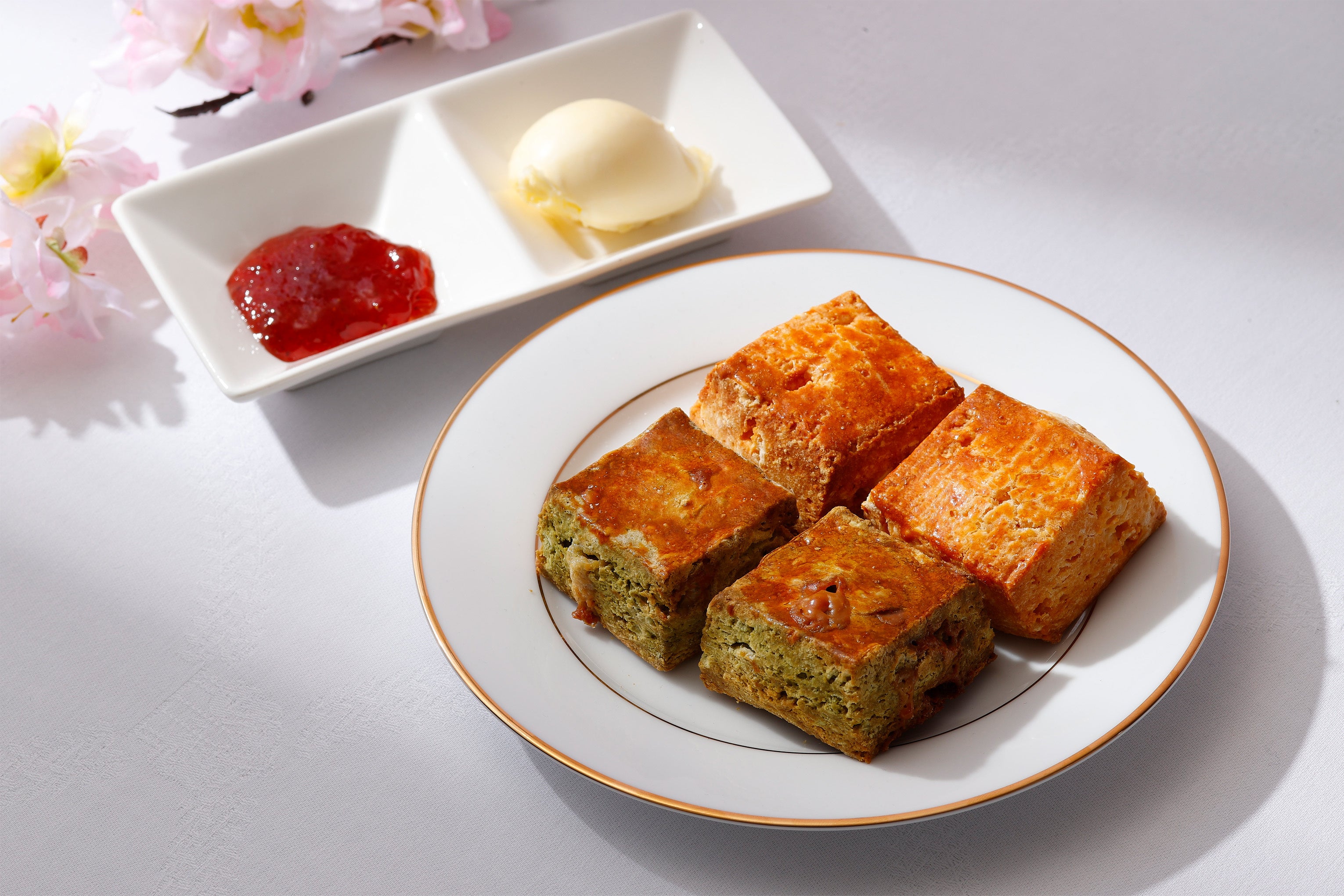 「春のアフタヌーンティー」（スコーン）