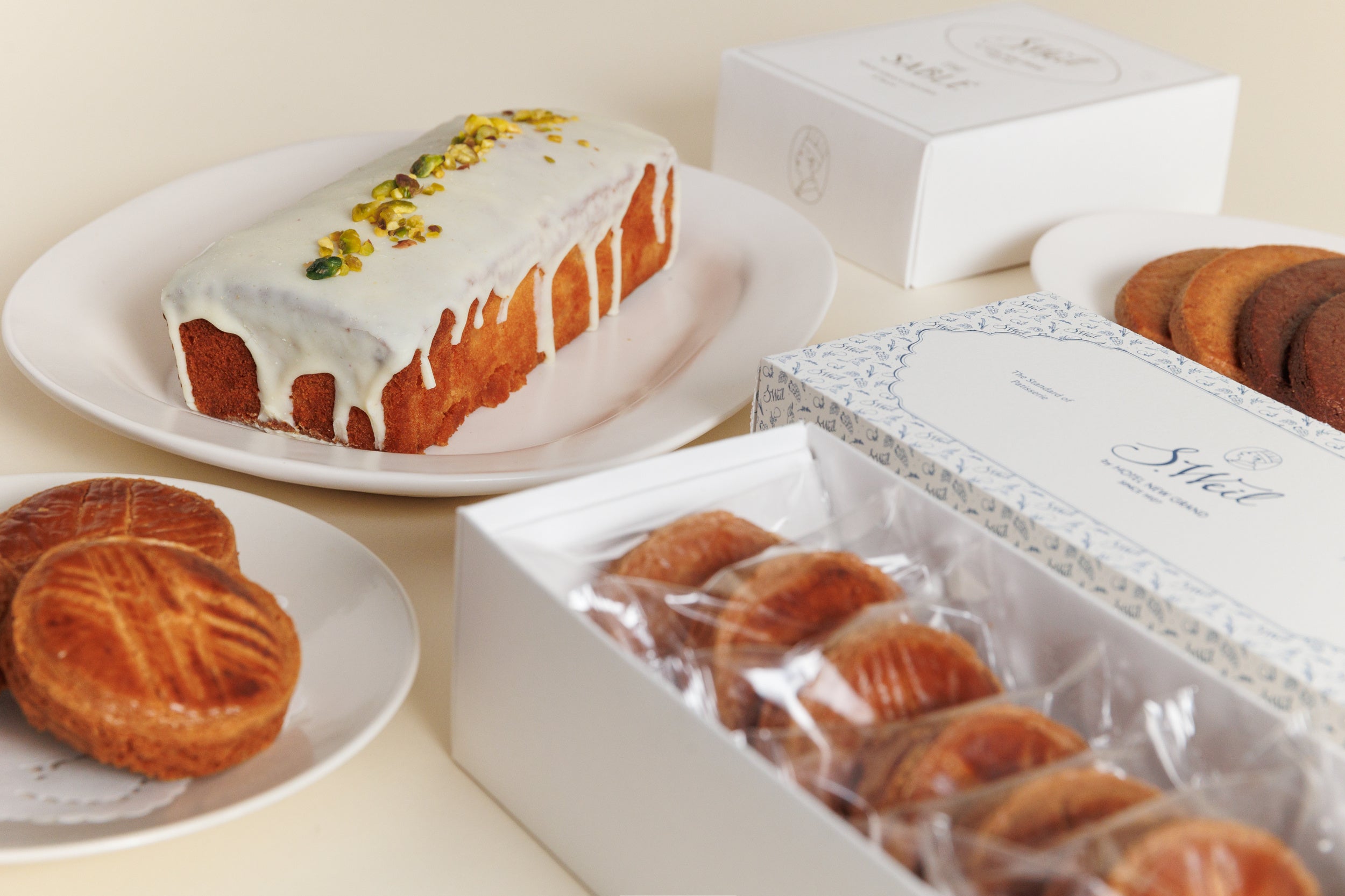 焼き菓子 （画像手前から： ガレット・ブルトンヌ／ウィークエンド・シトロン／ S.Weilサブレ）