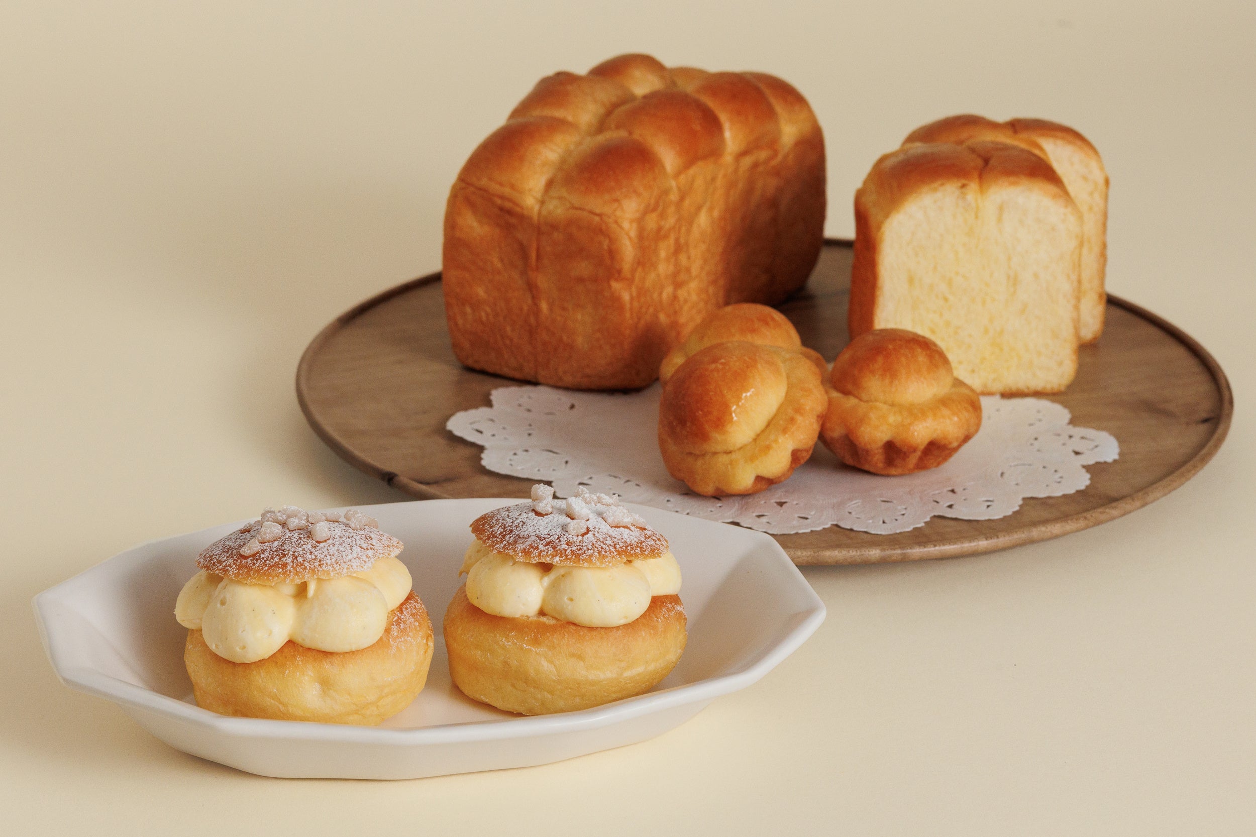 ブリオッシュ（画像手前から：トロペジェンヌ／ブリオッシュ・アテット／ブリオッシュ・ナンテール）
