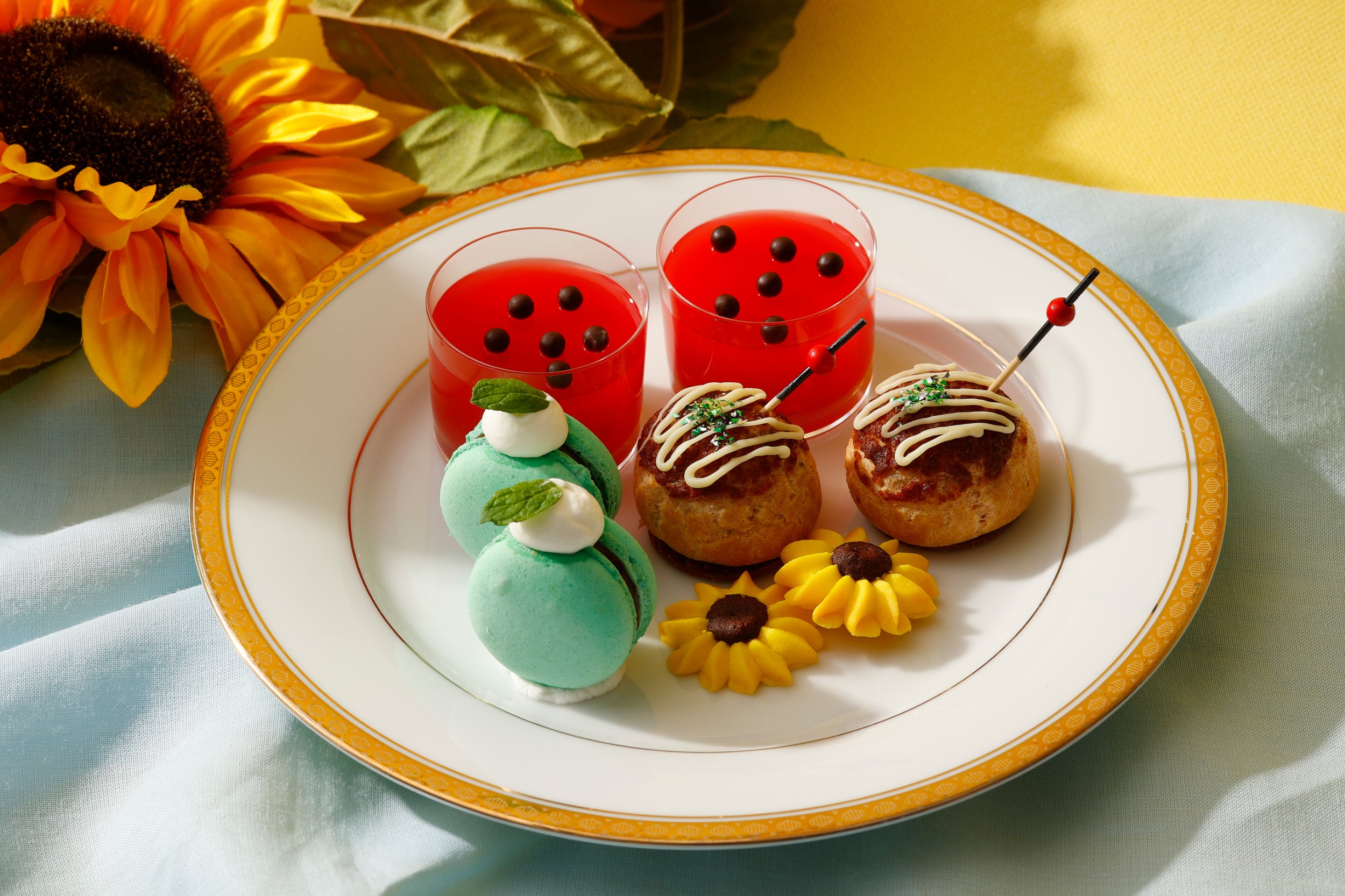 「サマーアフタヌーンティー」中段（スイーツ）