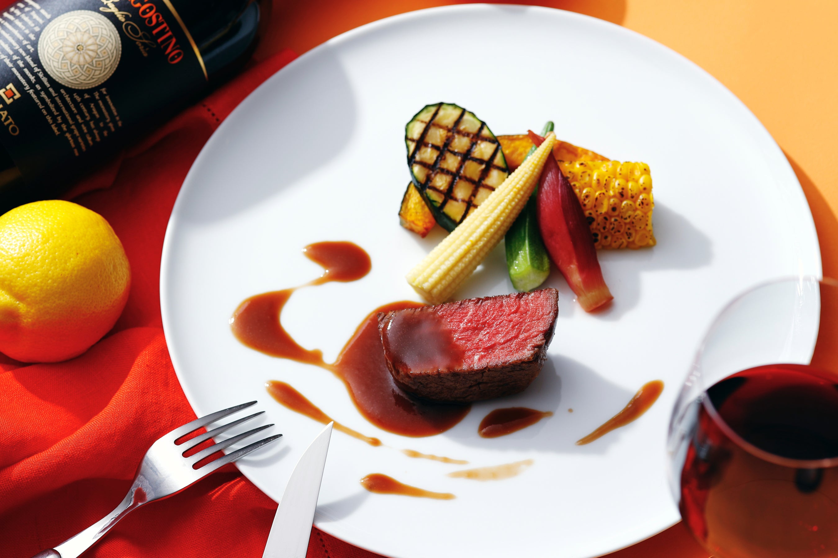 牛フィレ肉のステーキ 季節の野菜添え