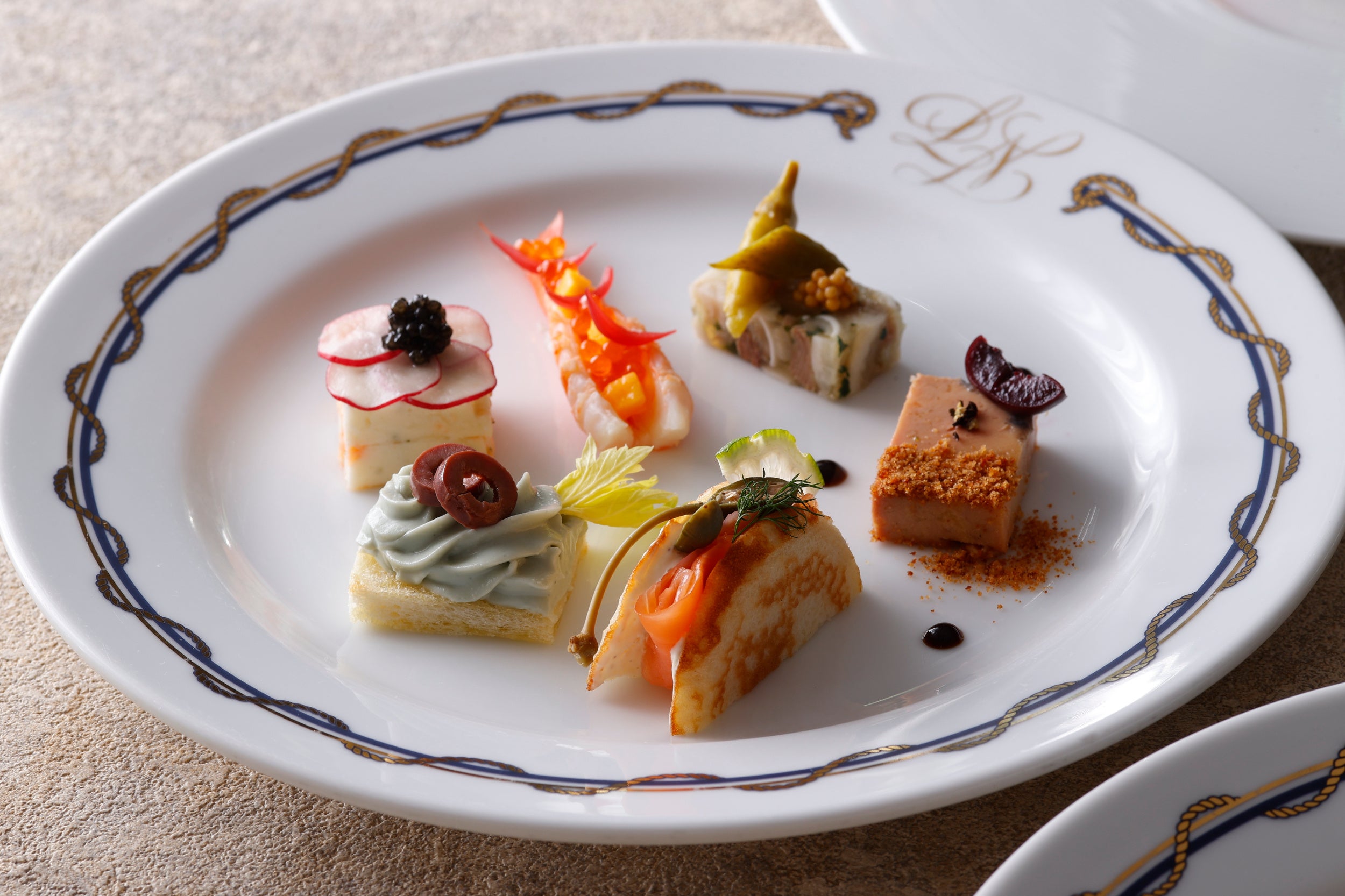 クラシックディナー【前菜】オードブルの盛り合わせ