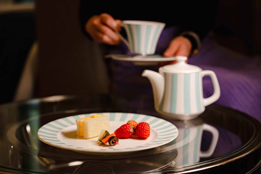 【東京ステーションホテル】ミントブルーがティータイムを華やかに演出!The Lobby Lounge オリジナルデザートプレート 【東京ステーションホテル】ミントブルーがティータイムを華やかに演出!The Lobby Lounge オリジナルデザートプレート