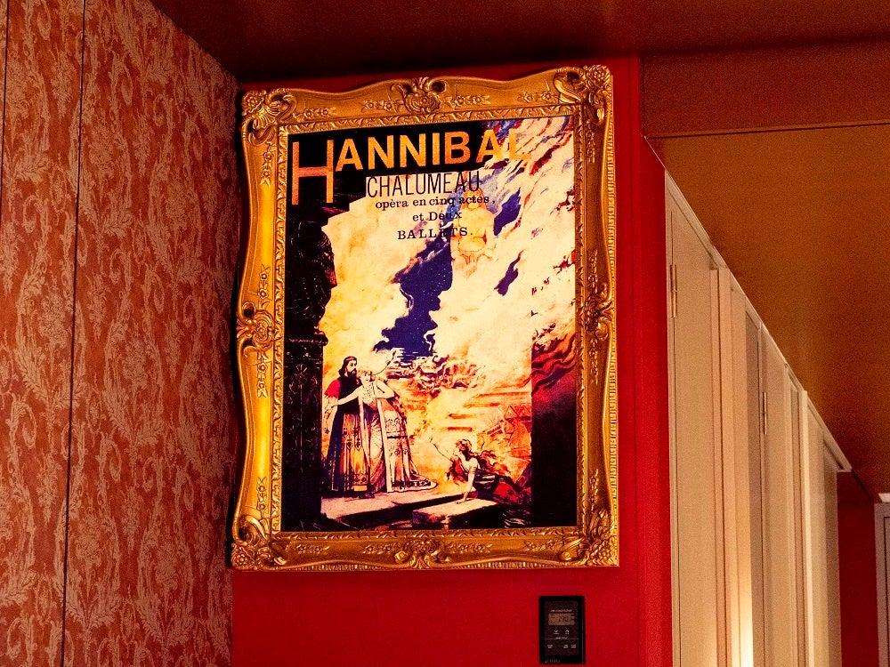 劇中劇「ハンニバル」の額入りポスター