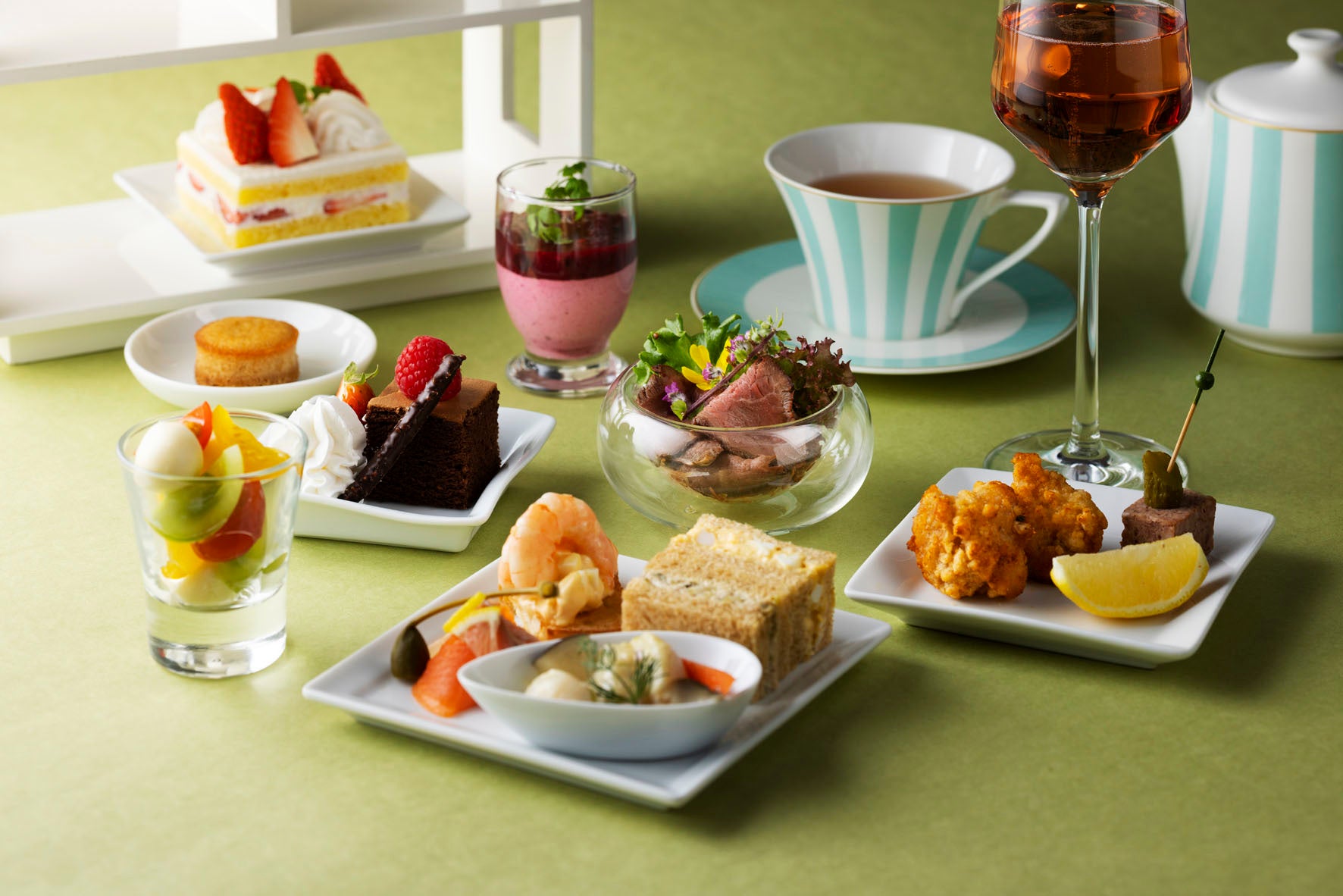 3月からの「トワイライト ハイティー」(ロゼシャンパーニュ付き) イメージ