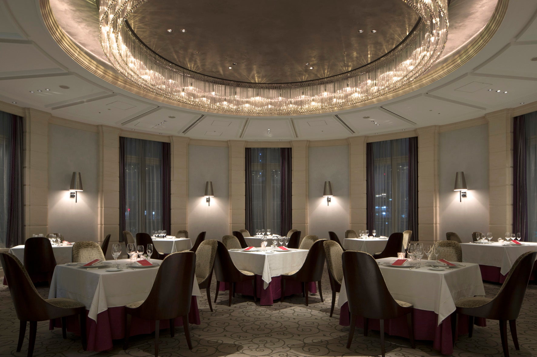 レストラン〈ブラン ルージュ〉の内観 イメージ