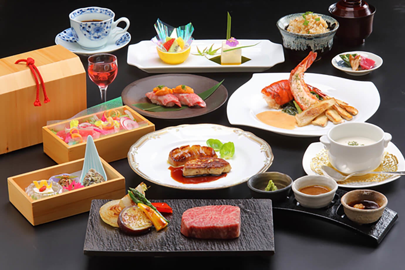 ※画像中段は「鉄板焼「やまさち」満点星-どうだんつつじ-」のコースイメージです