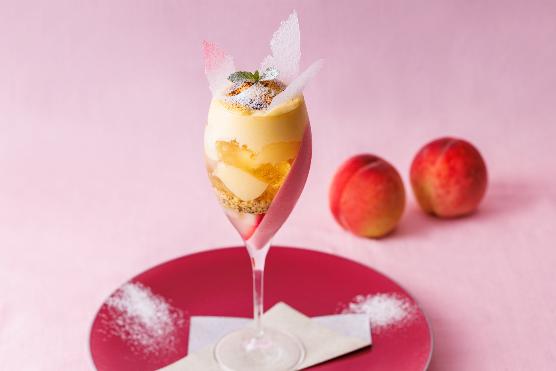 国産桃のパフェ「Parfait aux pêches(パルフェ オ ペッシュ)」