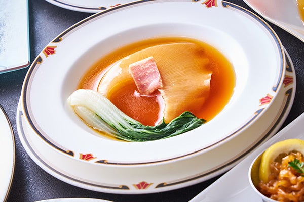 金華ハムのスープで煮込む ふかひれ姿煮