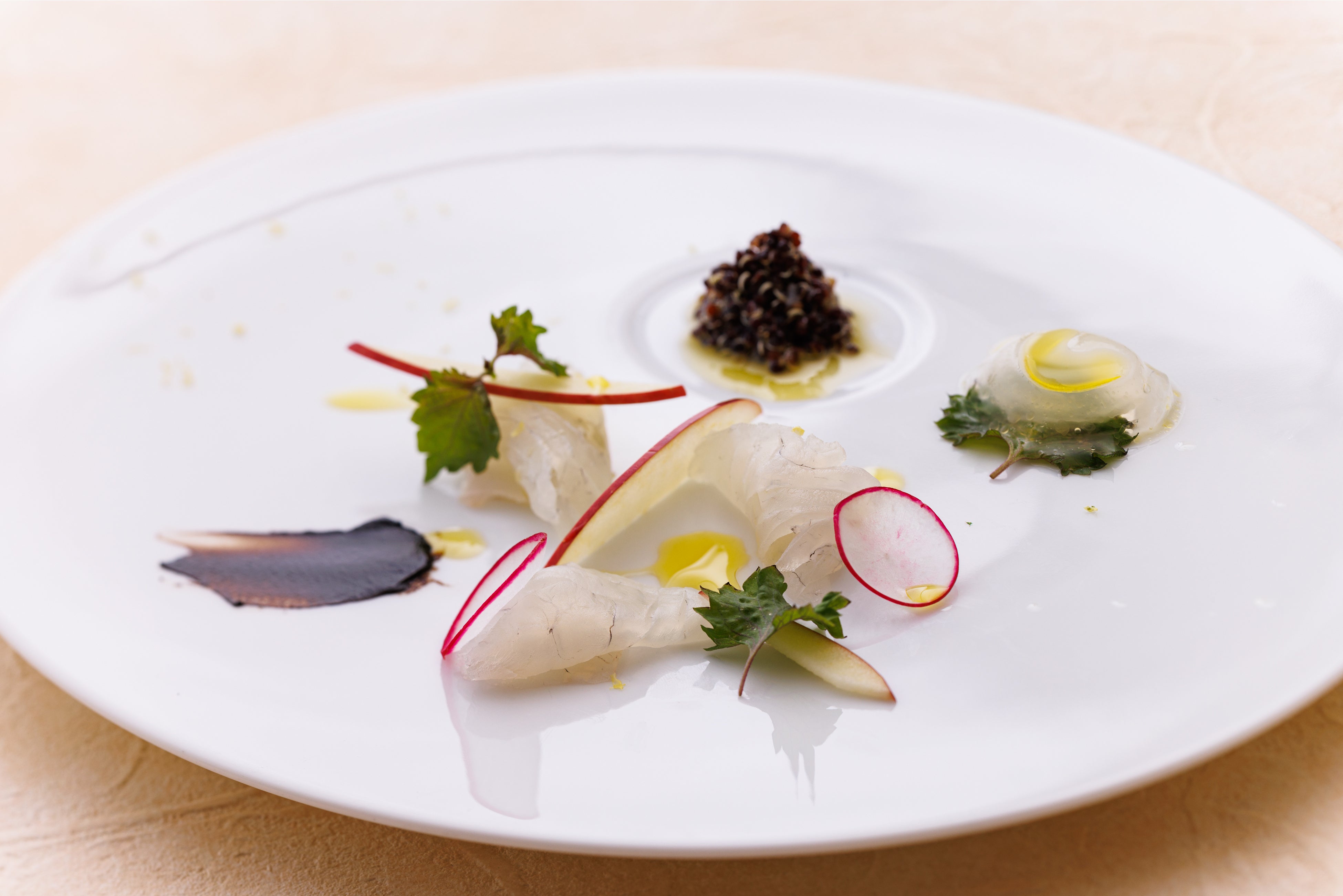 青森県産天然平目の昆布締めと黒にんにく“ブラン＆ノワール”