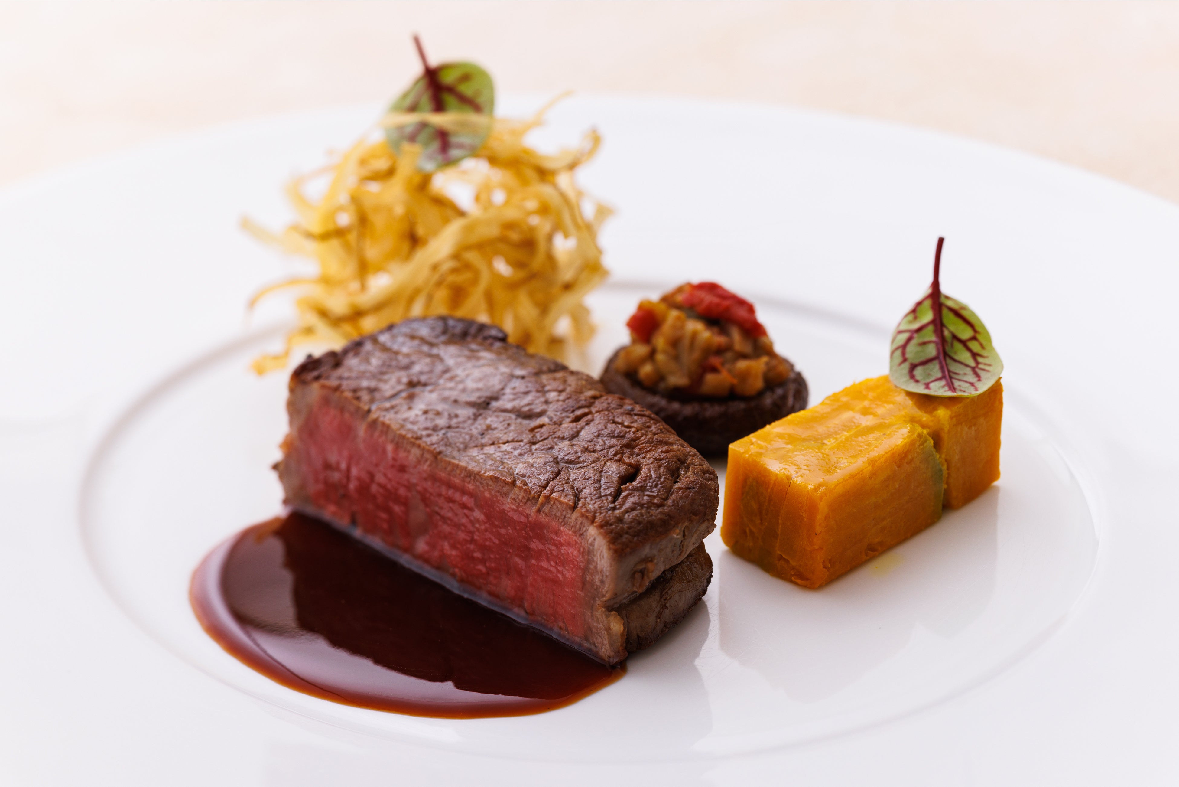 青森県産牛フィレステーキ ソース・ヴァンルージュ 3種の付け合わせと共に