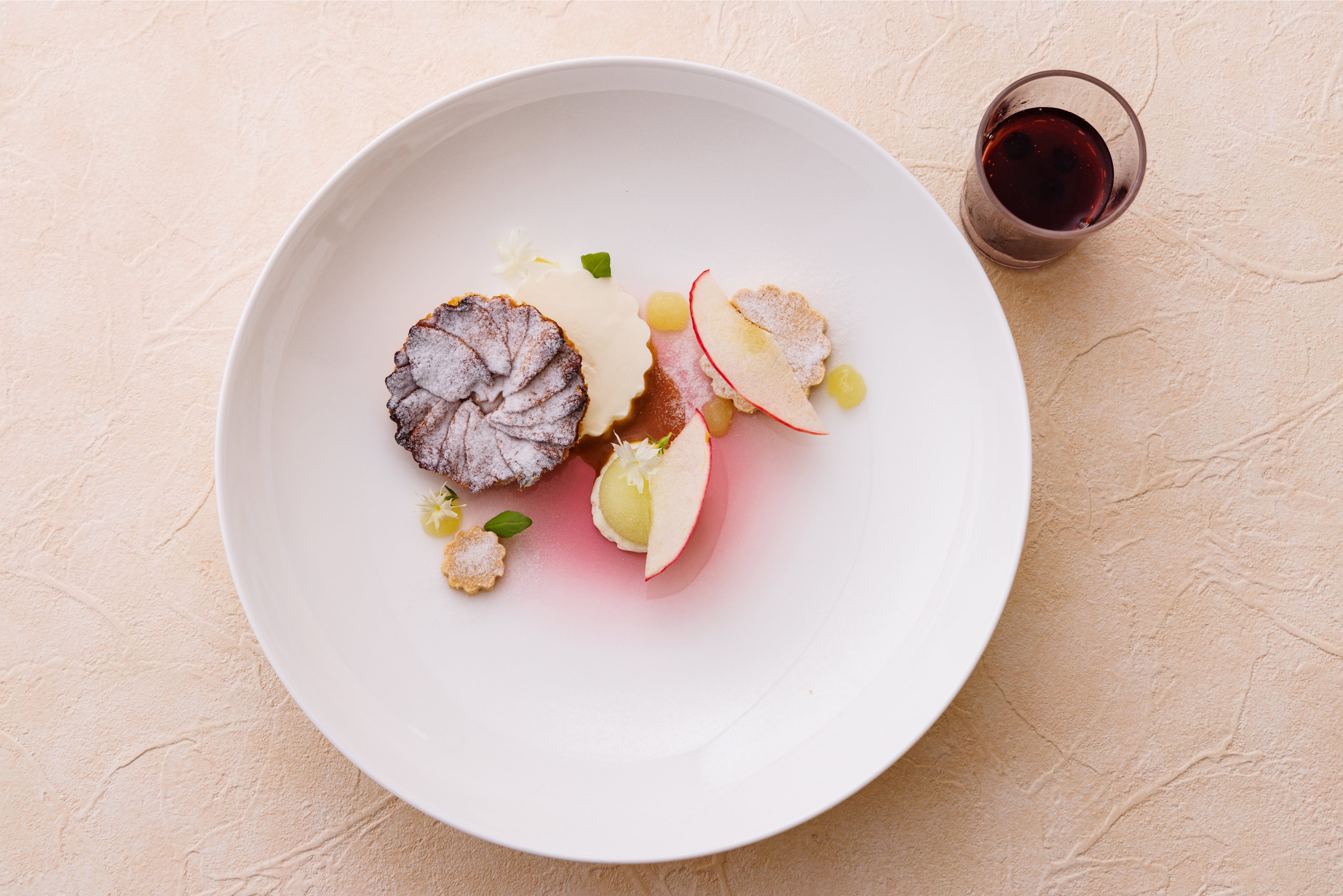 青森県産のリンゴを使用した“タルト・ポンム”